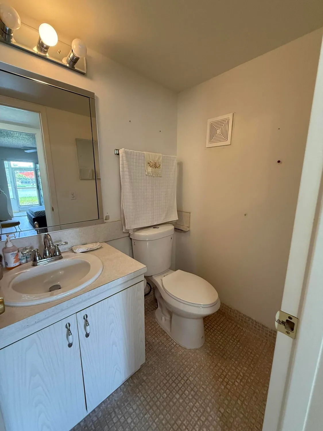 Property Slideshow image 14 of 19 | 1041 guildford c, Boca Raton, FL, 33434