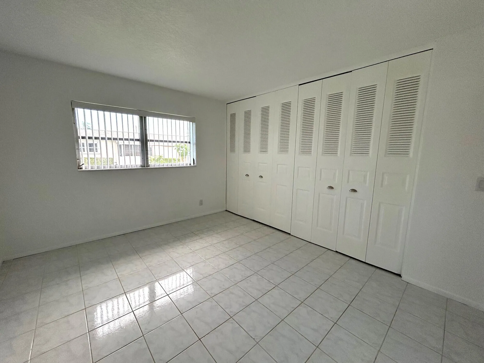 Property Slideshow image 16 of 46 | 2727 dudley dr w g, West Palm Beach, FL, 33415