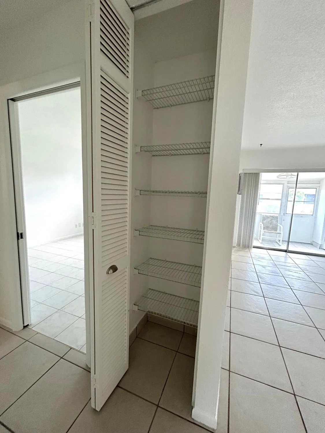 Property Slideshow image 14 of 46 | 2727 dudley dr w g, West Palm Beach, FL, 33415