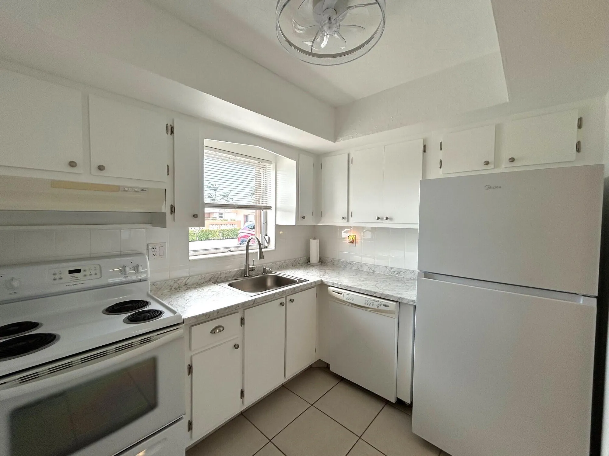 Property Slideshow image 2 of 46 | 2727 dudley dr w g, West Palm Beach, FL, 33415