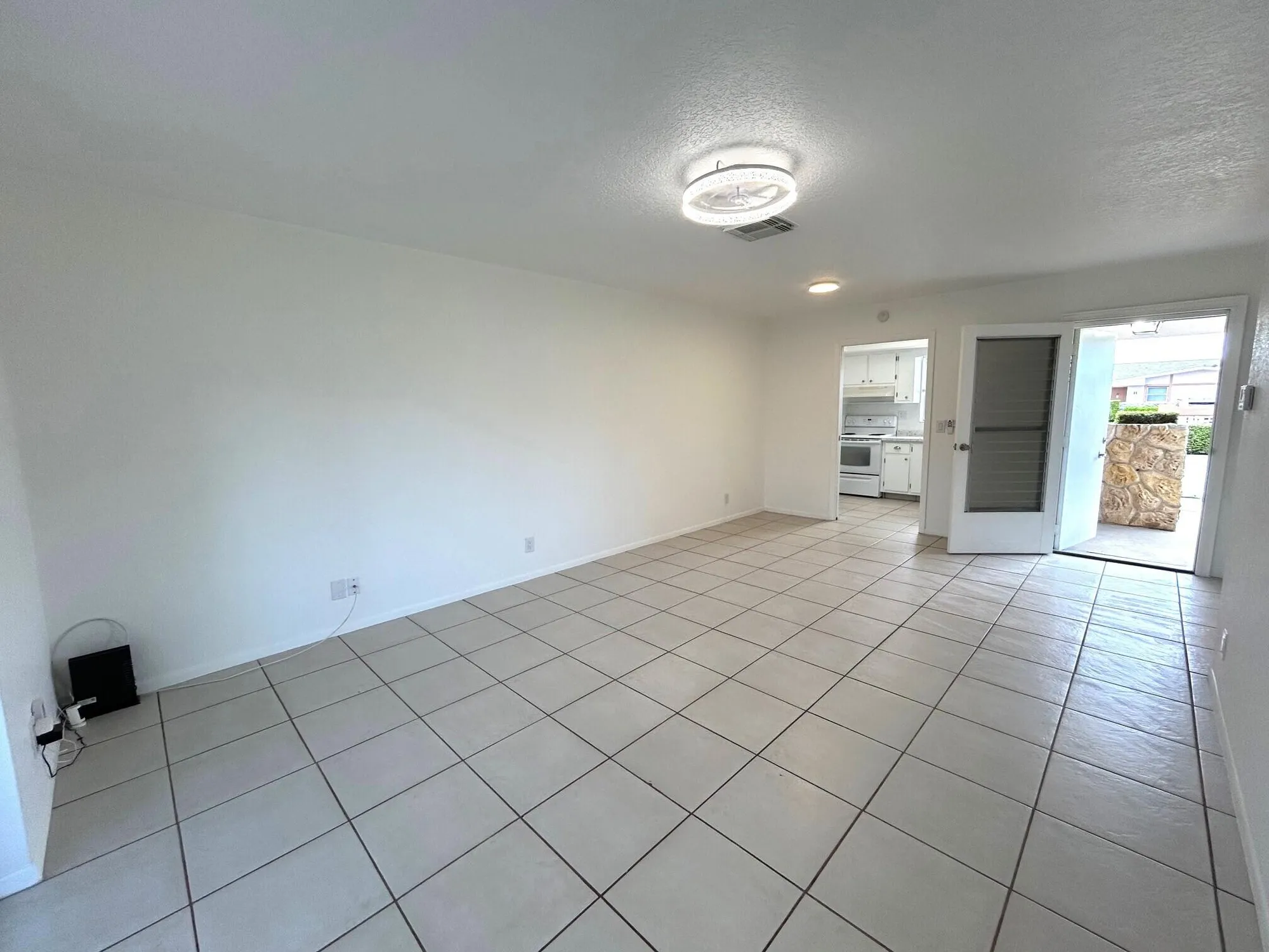 Property Slideshow image 8 of 46 | 2727 dudley dr w g, West Palm Beach, FL, 33415