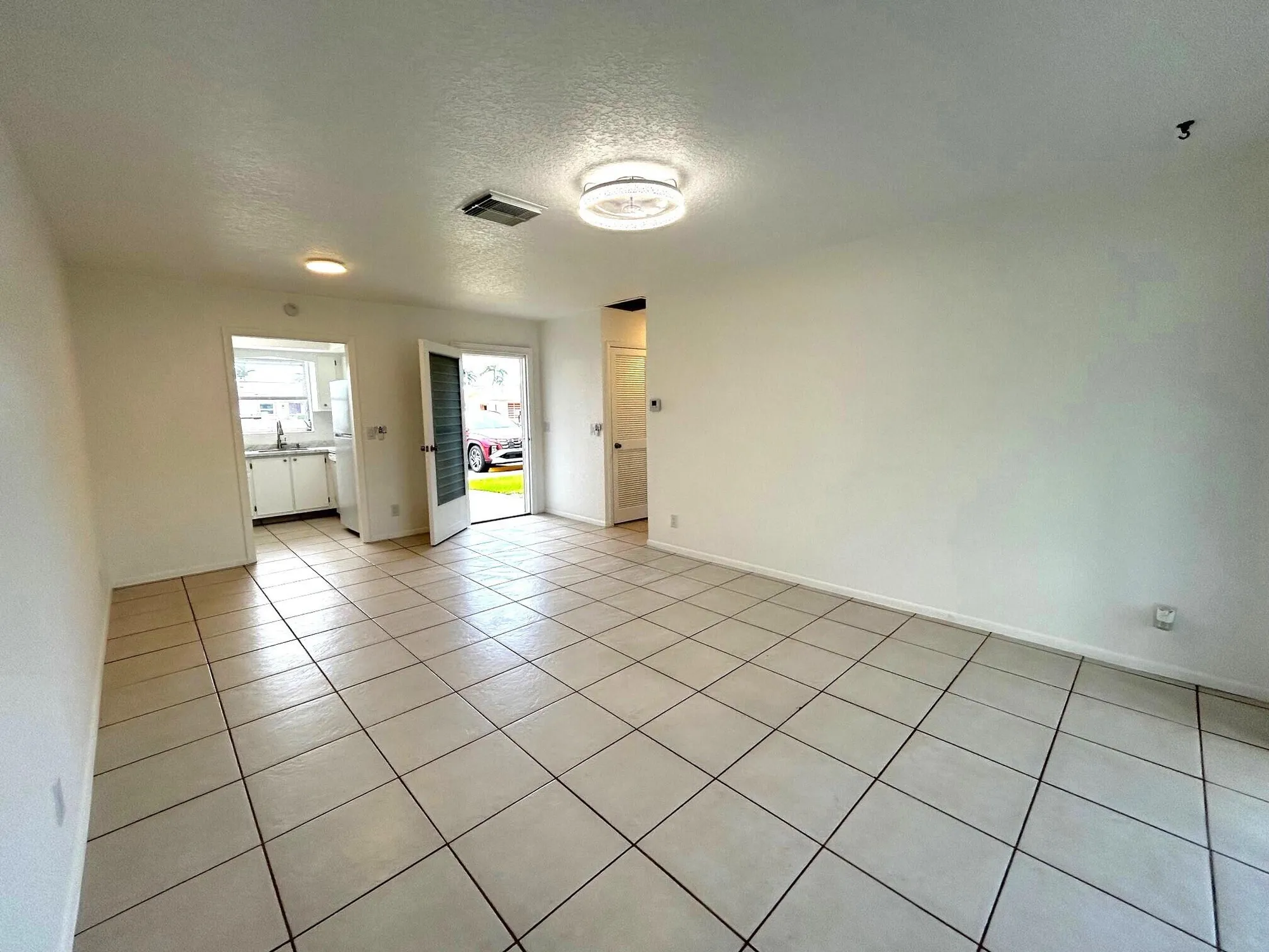 Property Slideshow image 7 of 46 | 2727 dudley dr w g, West Palm Beach, FL, 33415
