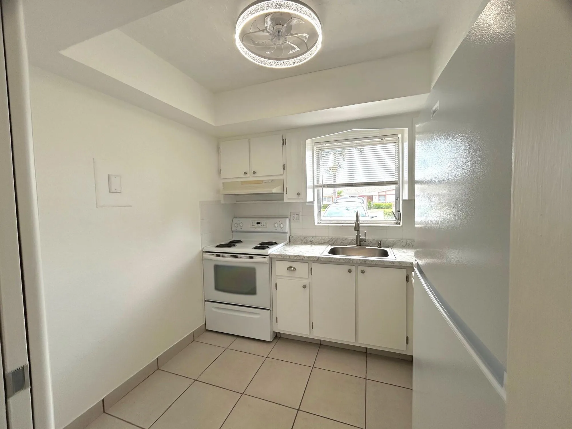 Property Slideshow image 4 of 46 | 2727 dudley dr w g, West Palm Beach, FL, 33415