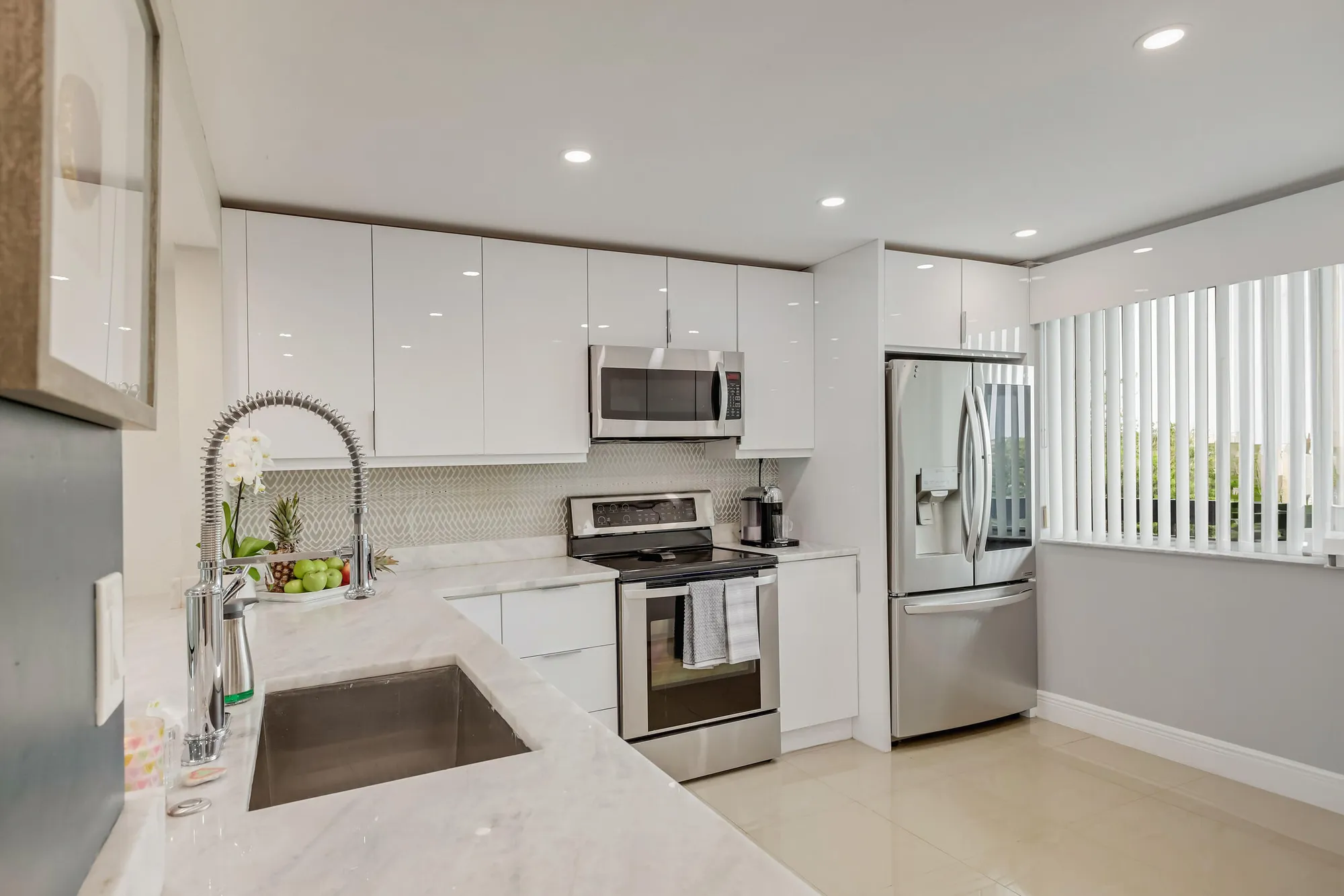 Property Slideshow image 7 of 52 | 6698 10th ave 426, Lake Worth, FL, 33467