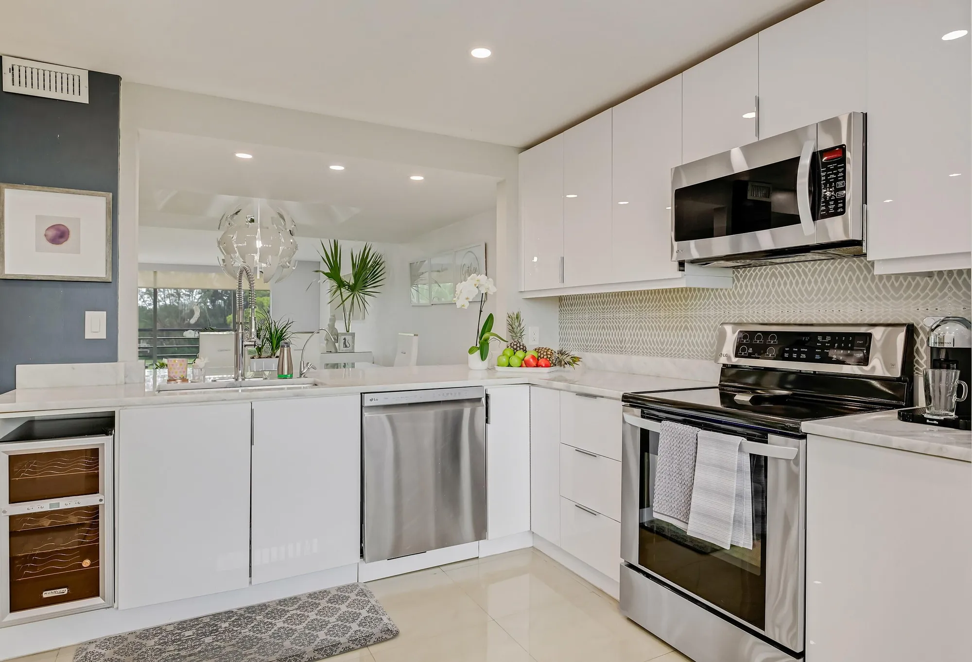 Property Slideshow image 3 of 52 | 6698 10th ave 426, Lake Worth, FL, 33467