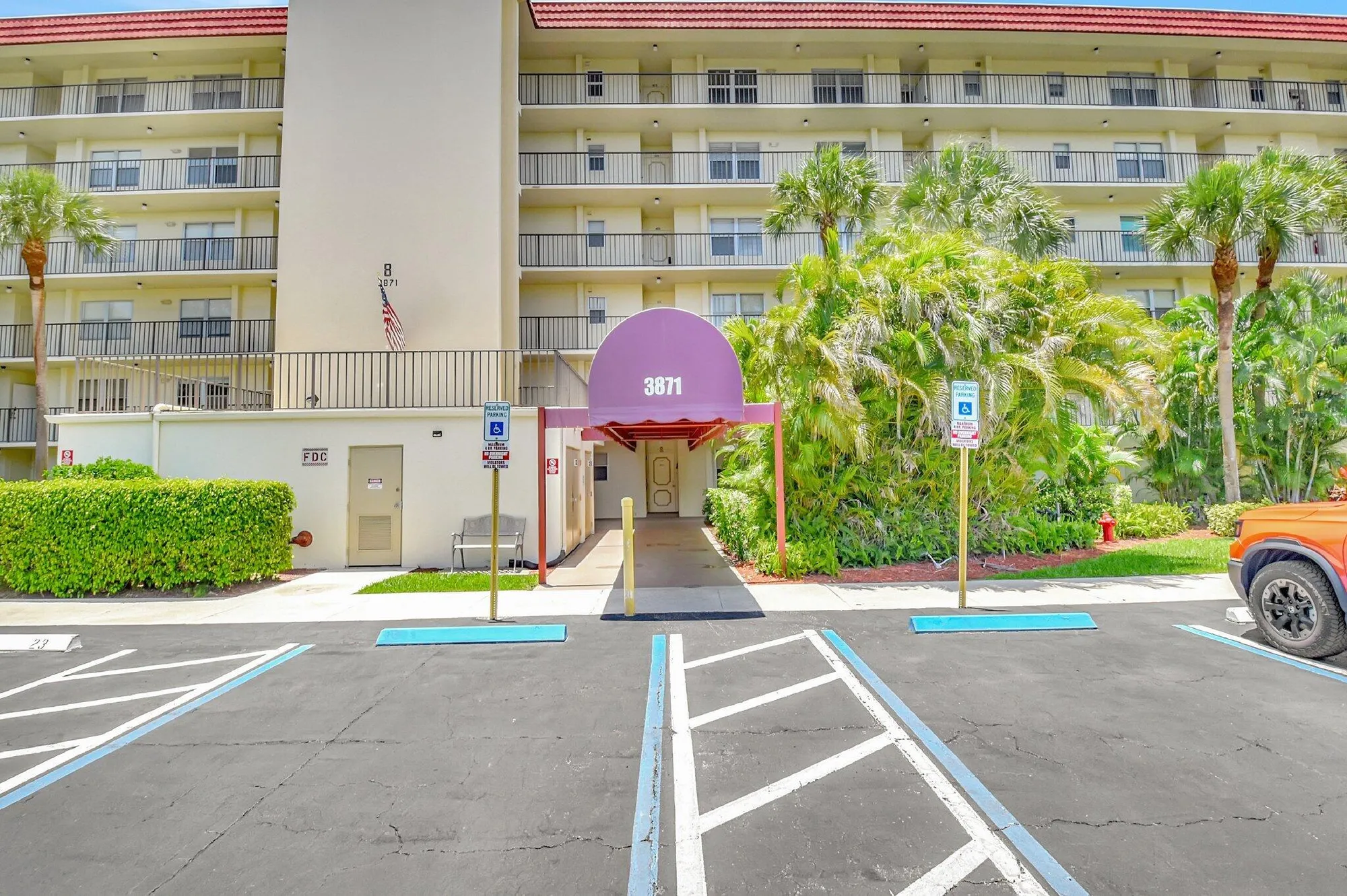 Property Slideshow image 2 of 58 | 3871 via poinciana apt 505, Lake Worth, FL, 33467