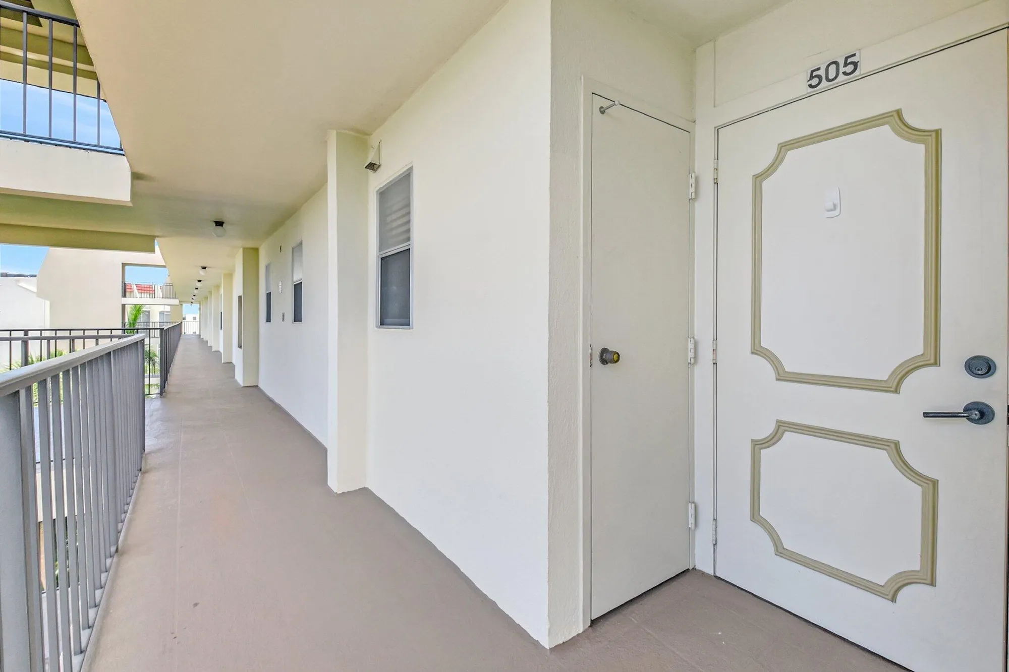 Property Slideshow image 3 of 58 | 3871 via poinciana apt 505, Lake Worth, FL, 33467