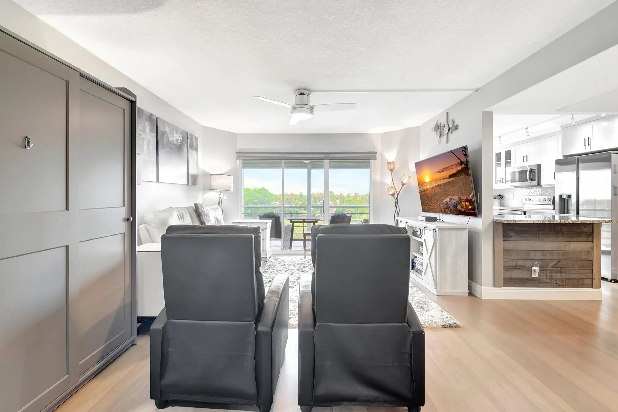 Property Slideshow image 5 of 58 | 3871 via poinciana apt 505, Lake Worth, FL, 33467