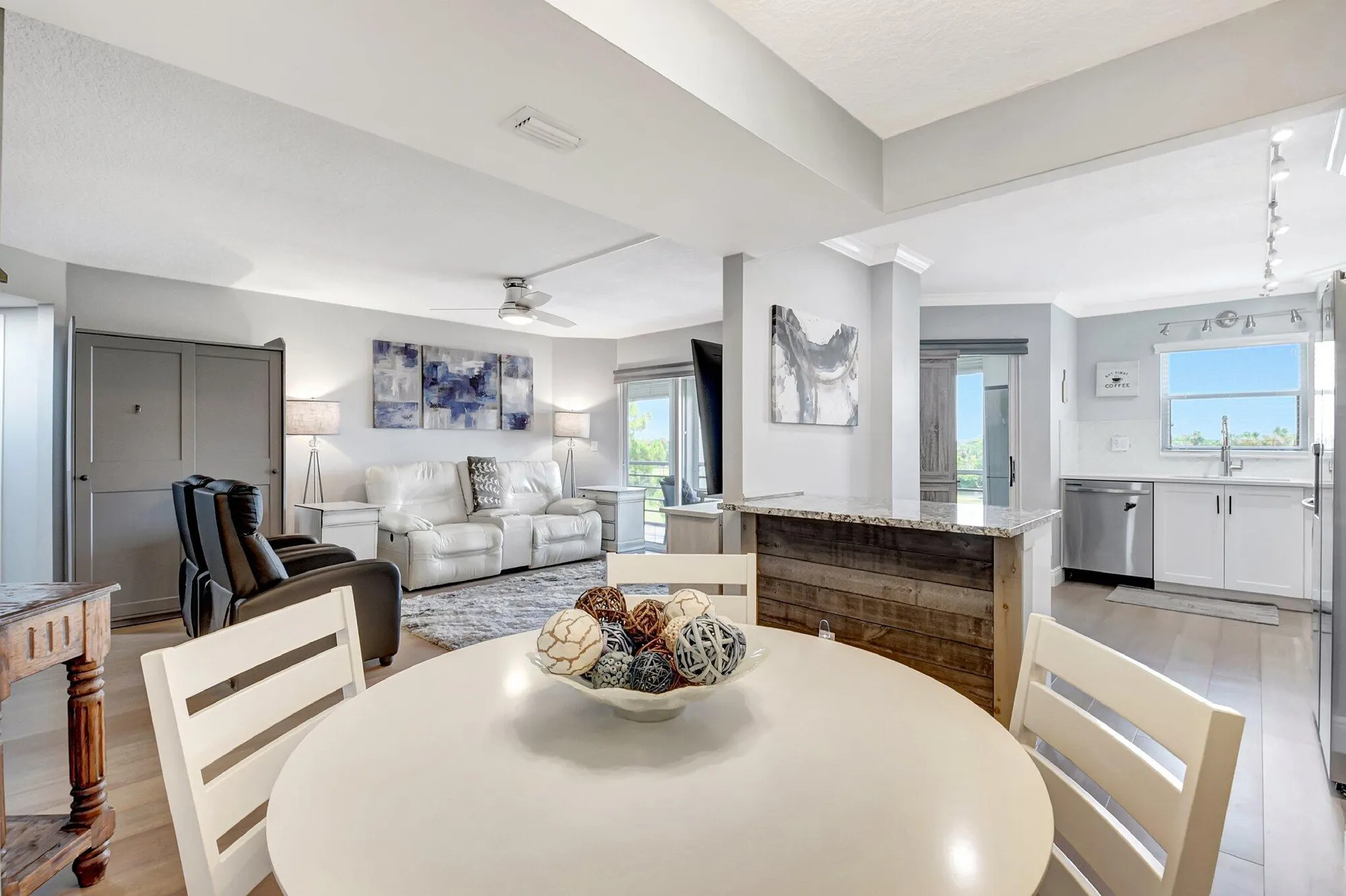 Property Slideshow image 11 of 58 | 3871 via poinciana apt 505, Lake Worth, FL, 33467