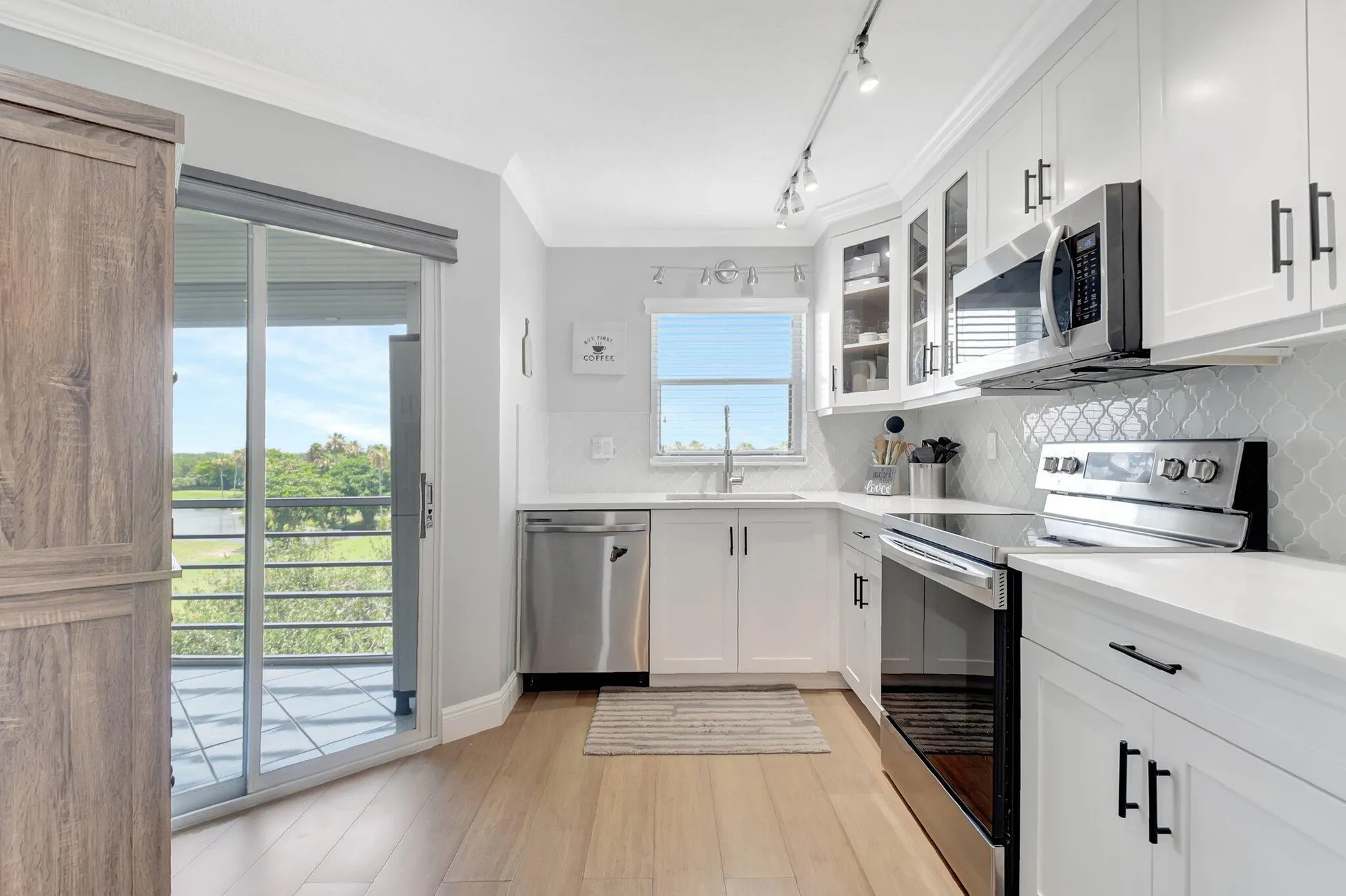 Property Slideshow image 13 of 58 | 3871 via poinciana apt 505, Lake Worth, FL, 33467