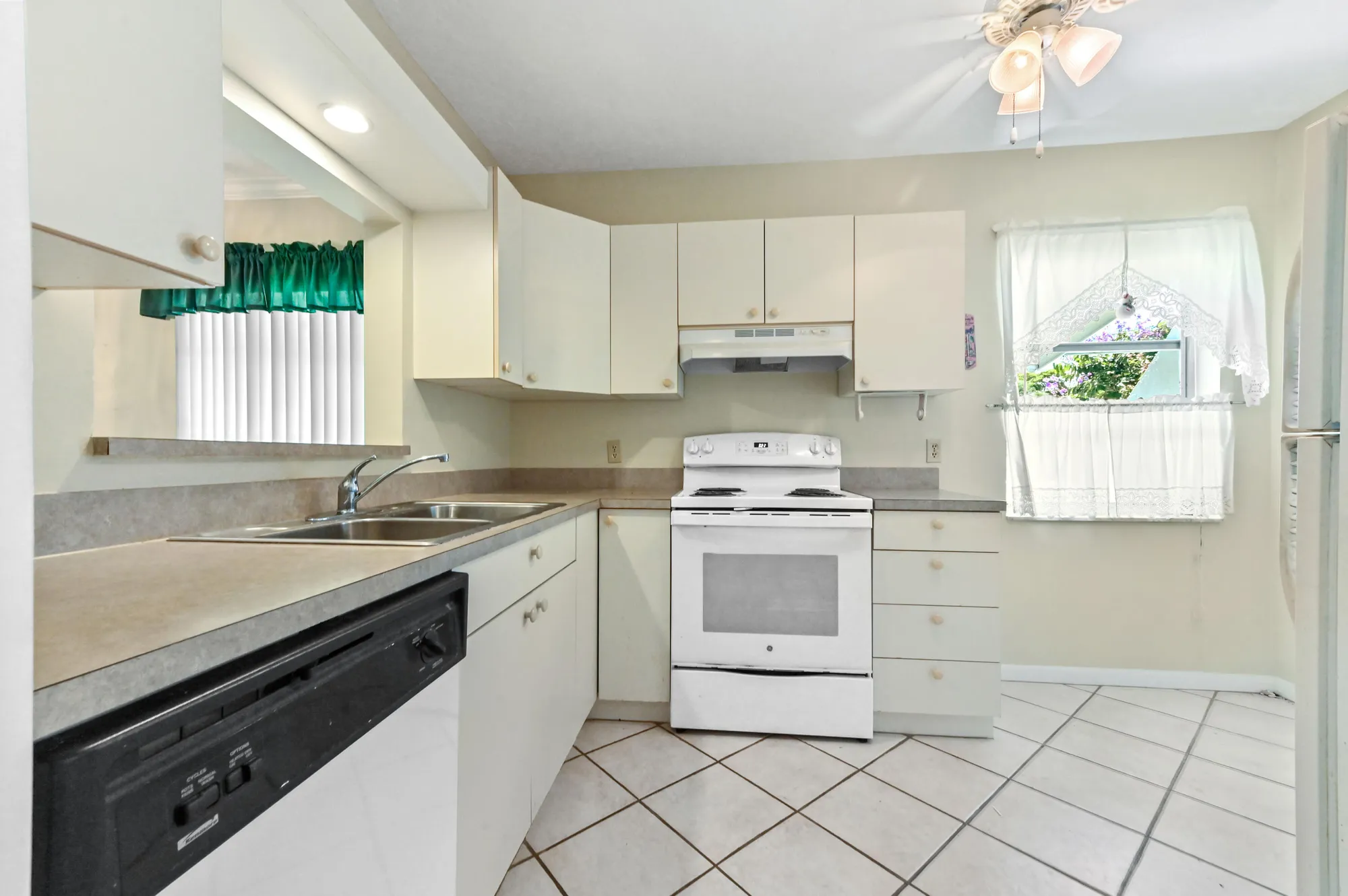 Property Slideshow image 11 of 31 | 2860 sw 22nd ave 4170, Delray Beach, FL, 33445