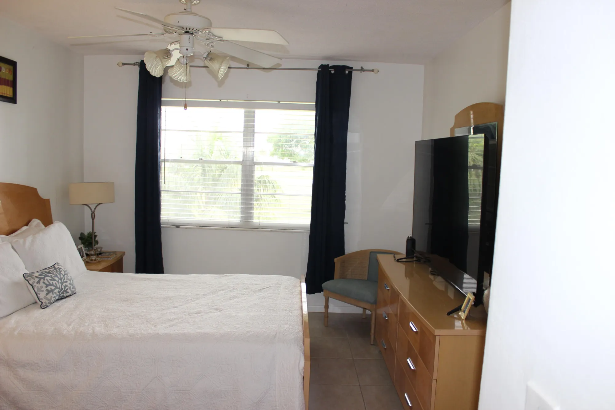 Property Slideshow image 5 of 12 | 201 s golf blvd apt 2002, Pompano Beach, FL, 33064