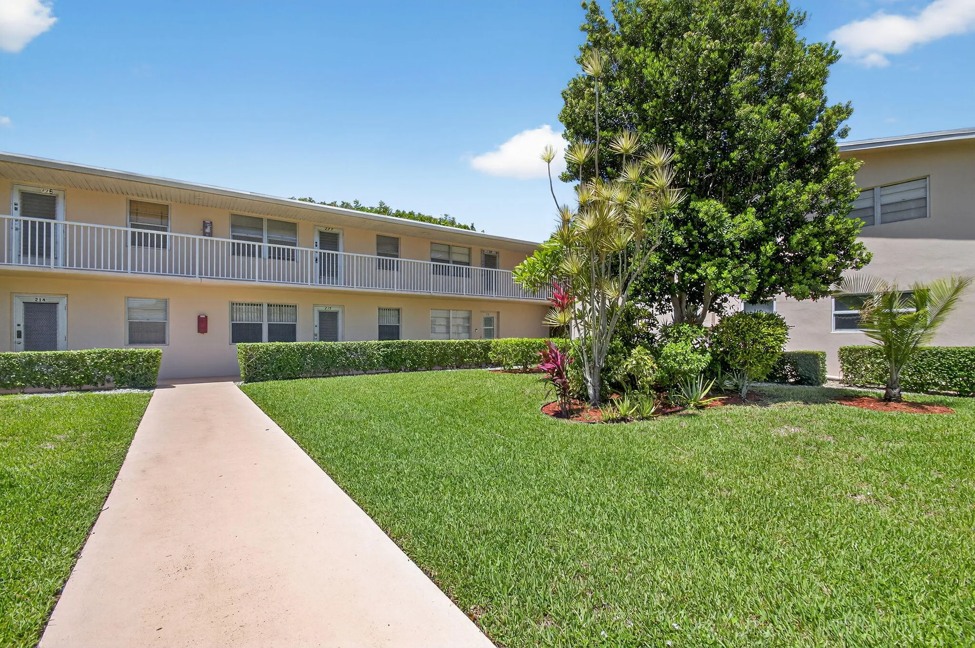 Property Slideshow image 2 of 56 | 216 dorchester j, West Palm Beach, FL, 33417