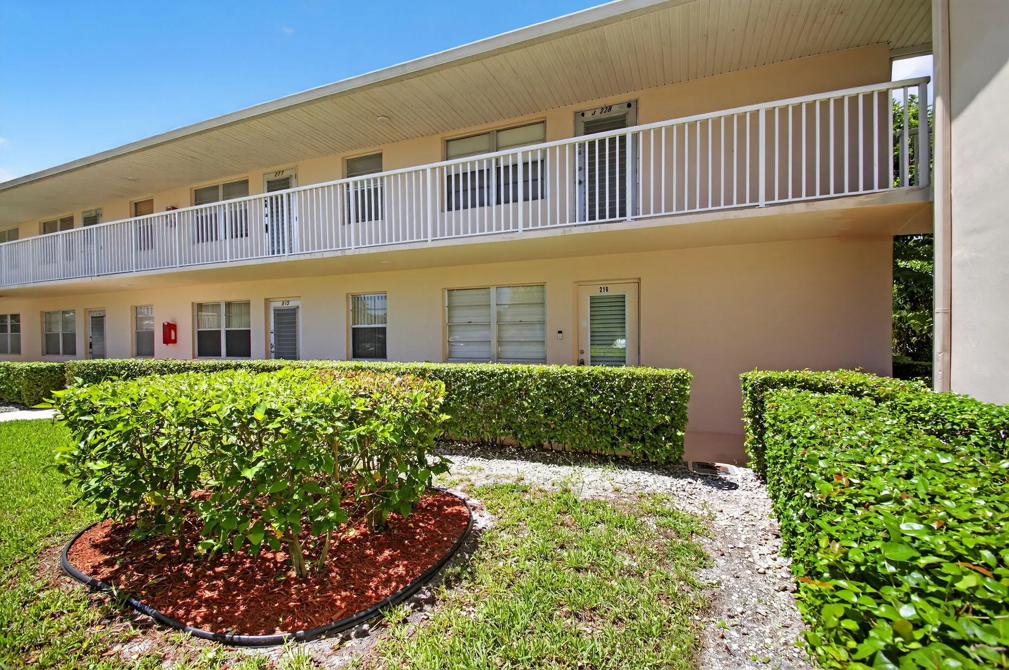 Property Slideshow image 4 of 56 | 216 dorchester j, West Palm Beach, FL, 33417