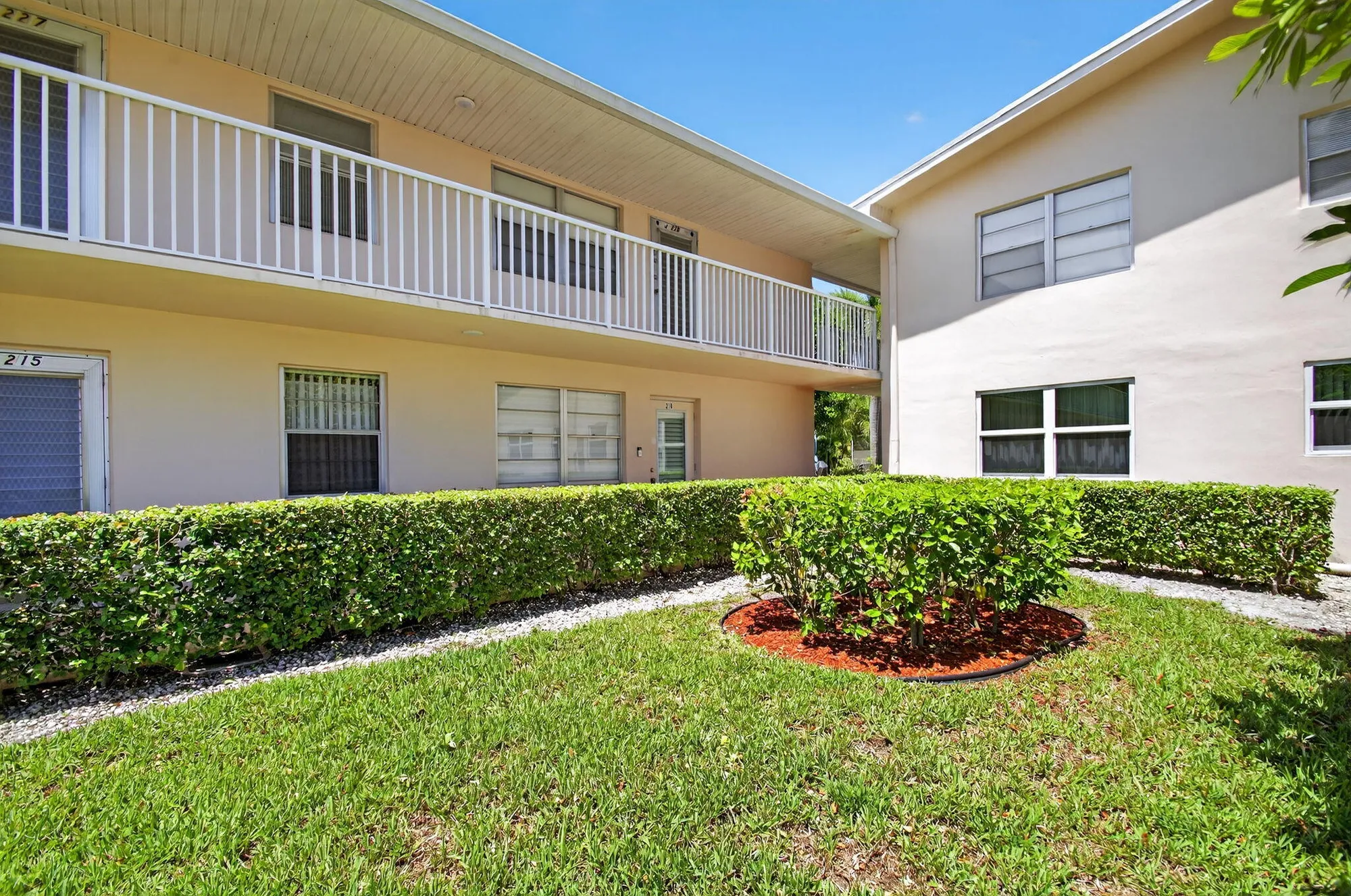 Property Slideshow image 5 of 56 | 216 dorchester j, West Palm Beach, FL, 33417