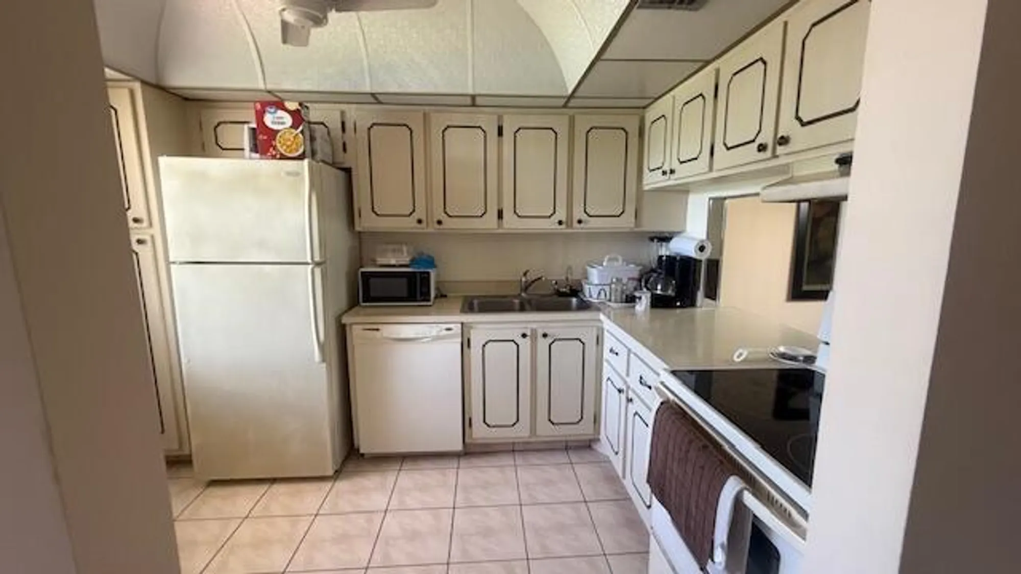 Property Slideshow image 4 of 36 | 118 lake olive dr, West Palm Beach, FL, 33411