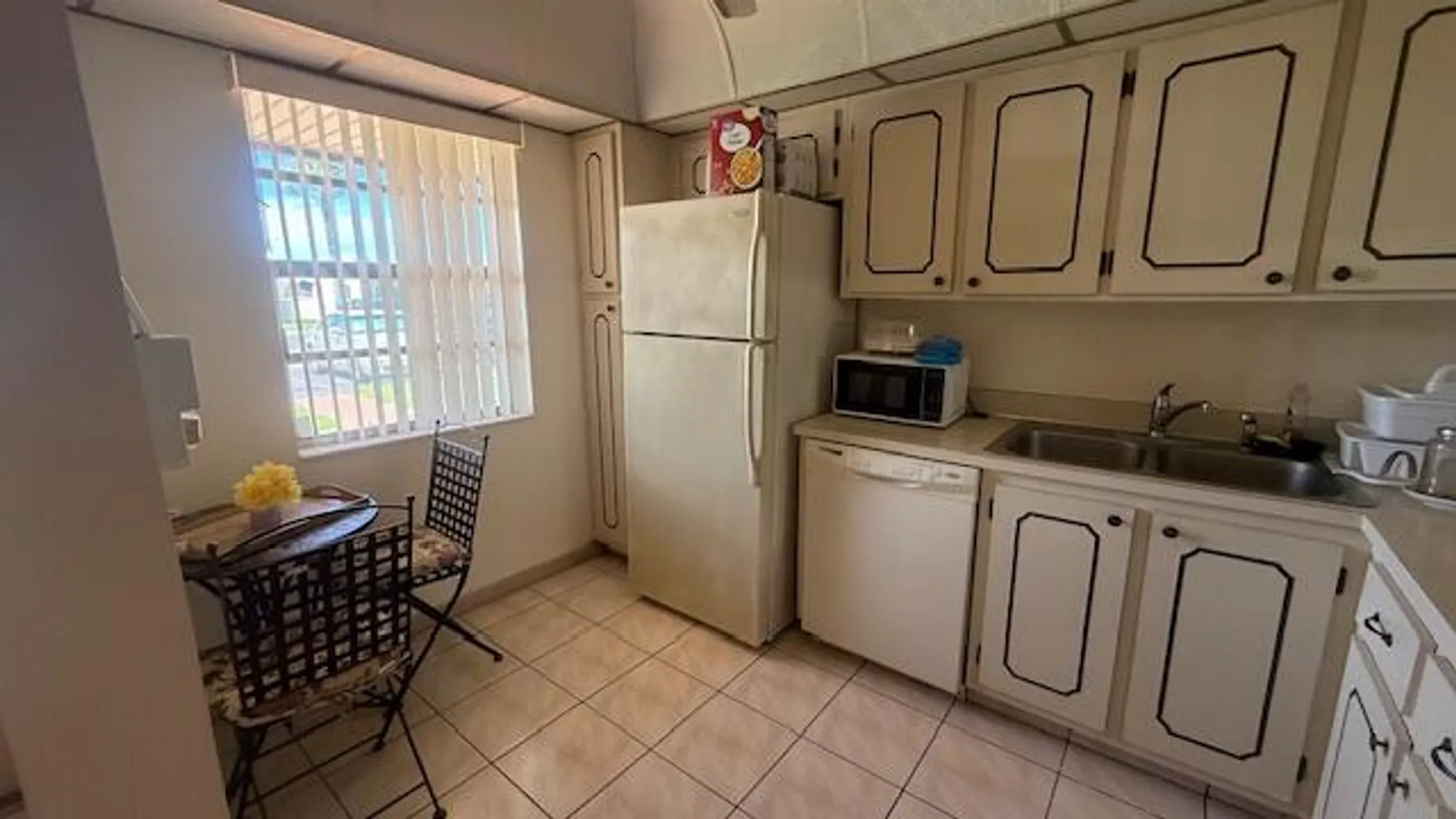 Property Slideshow image 5 of 36 | 118 lake olive dr, West Palm Beach, FL, 33411