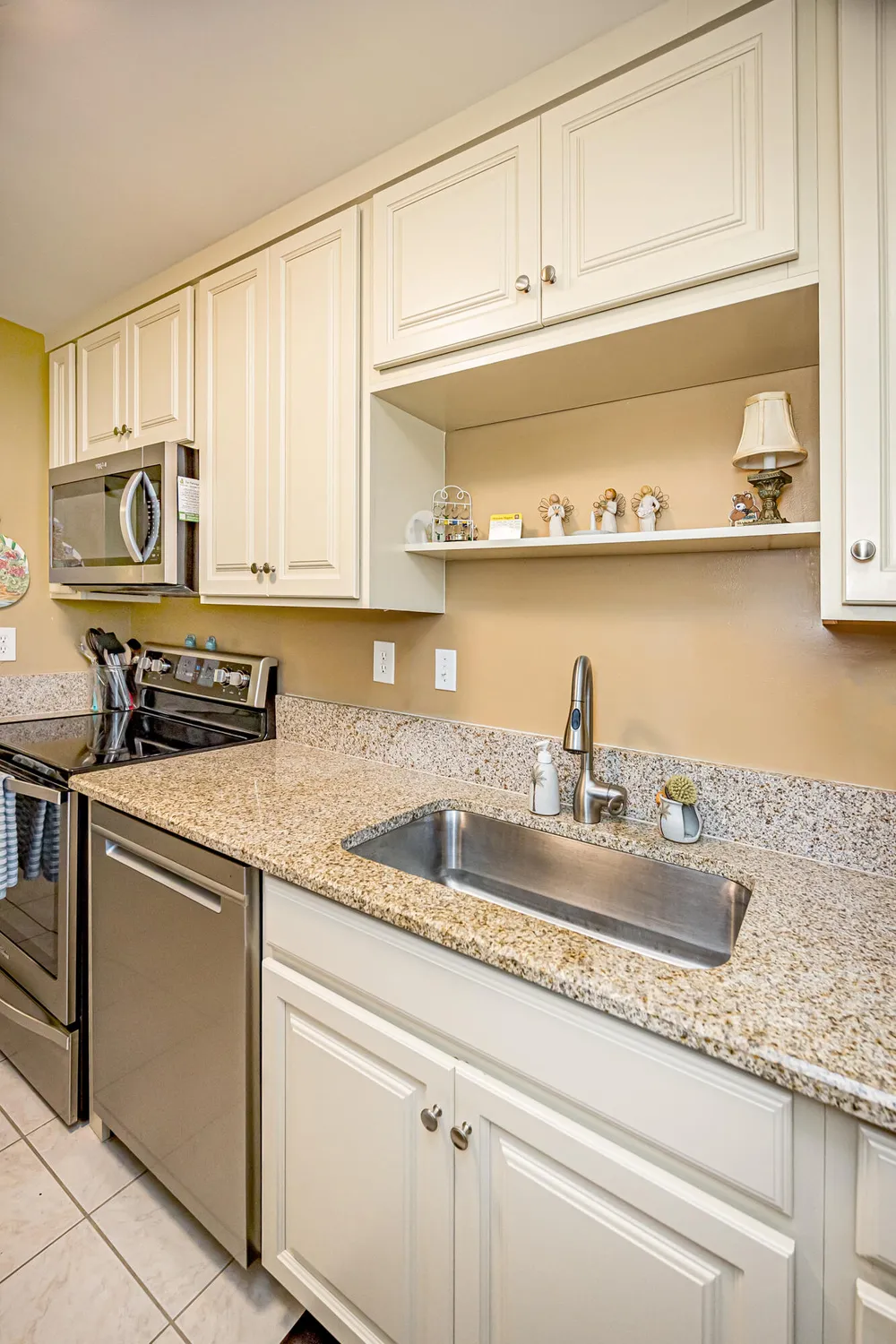 Property Slideshow image 12 of 35 | 270 high point ct d, Boynton Beach, FL, 33435
