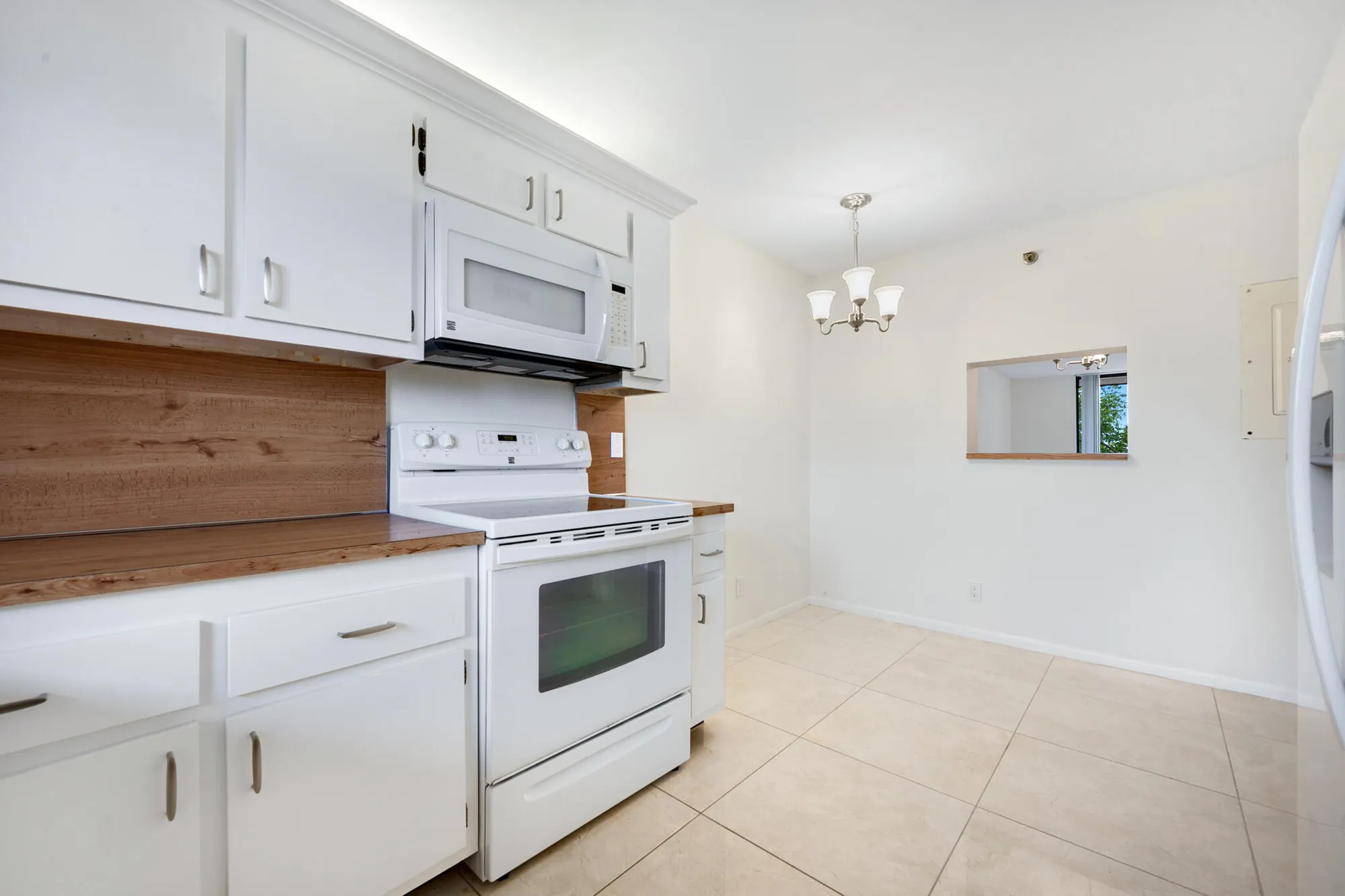 Property Slideshow image 3 of 18 | 7770 tahiti ln apt 405, Lake Worth, FL, 33467