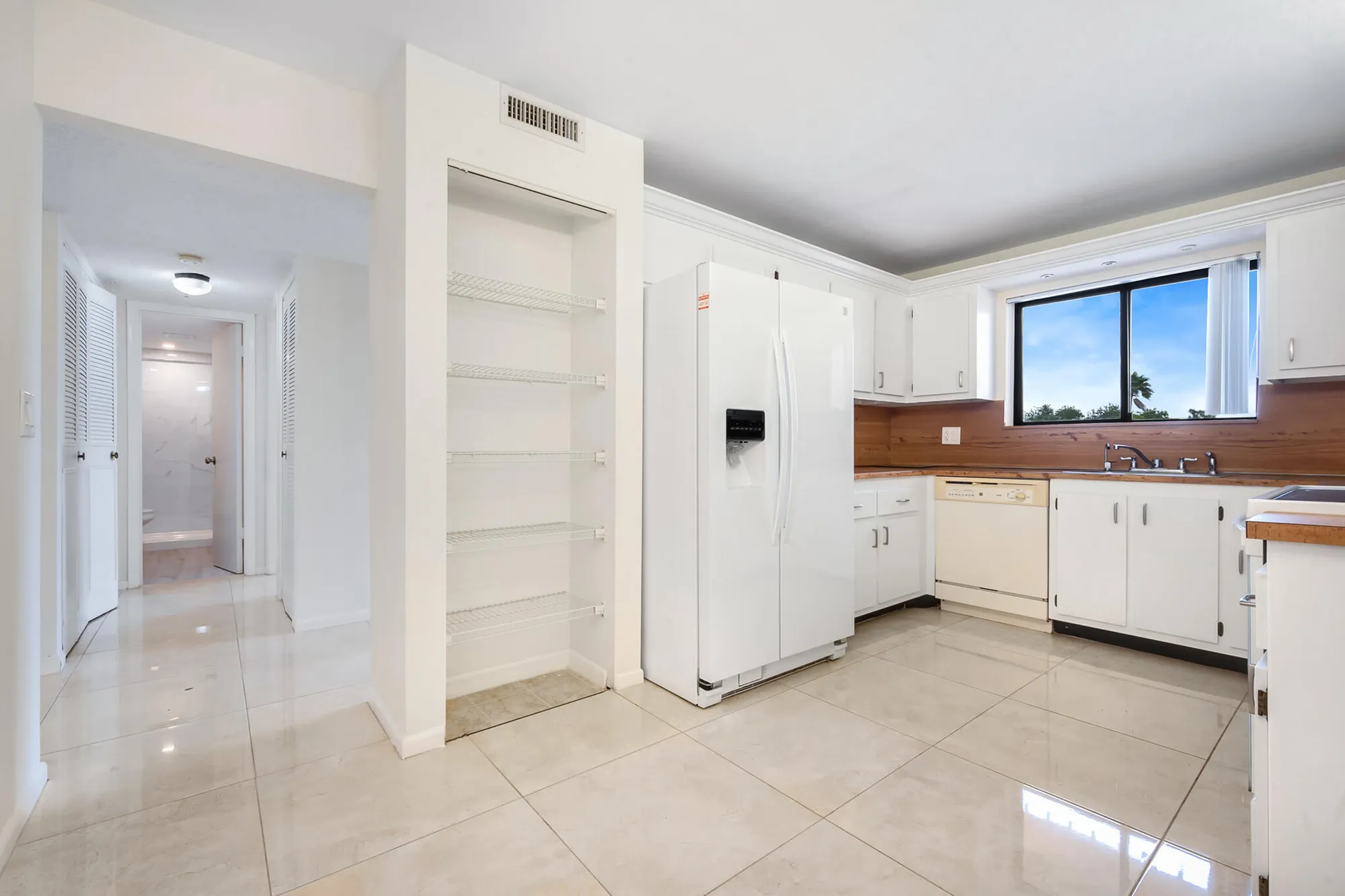 Property Slideshow image 4 of 18 | 7770 tahiti ln apt 405, Lake Worth, FL, 33467
