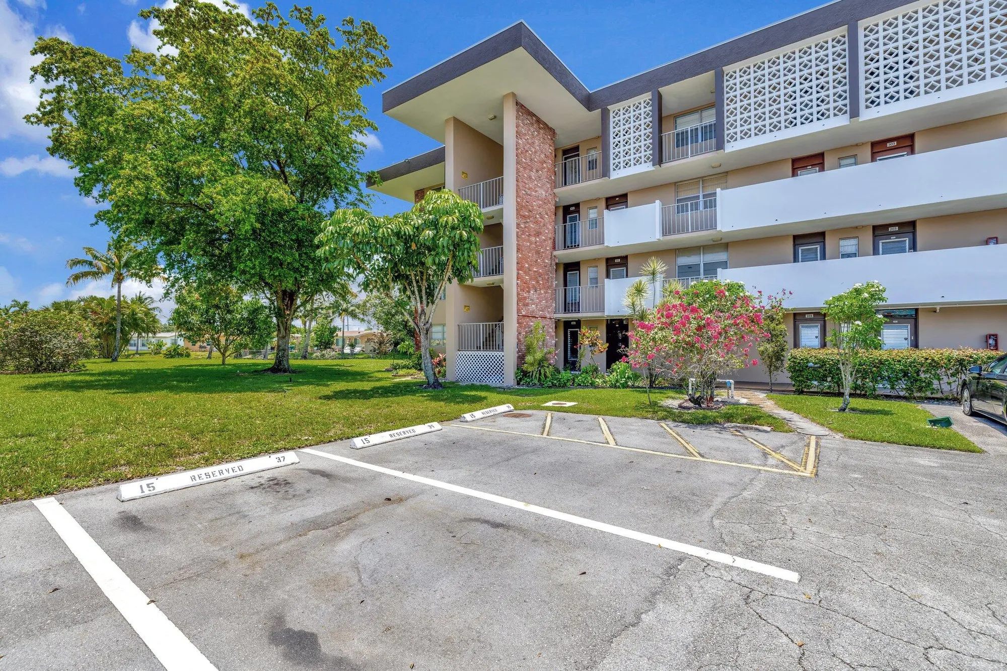 Property Slideshow image 39 of 56 | 2901 nw 46th ave apt 101, Lauderdale Lakes, FL, 33313