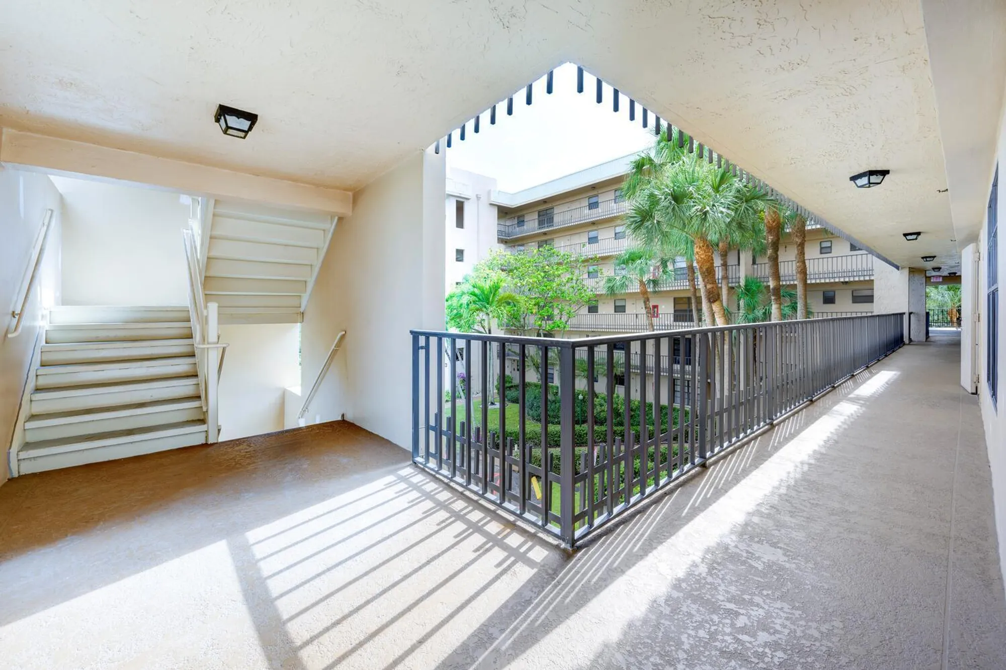 Property Slideshow image 5 of 28 | 4700 lucerne lakes blvd 308, Lake Worth, FL, 33467