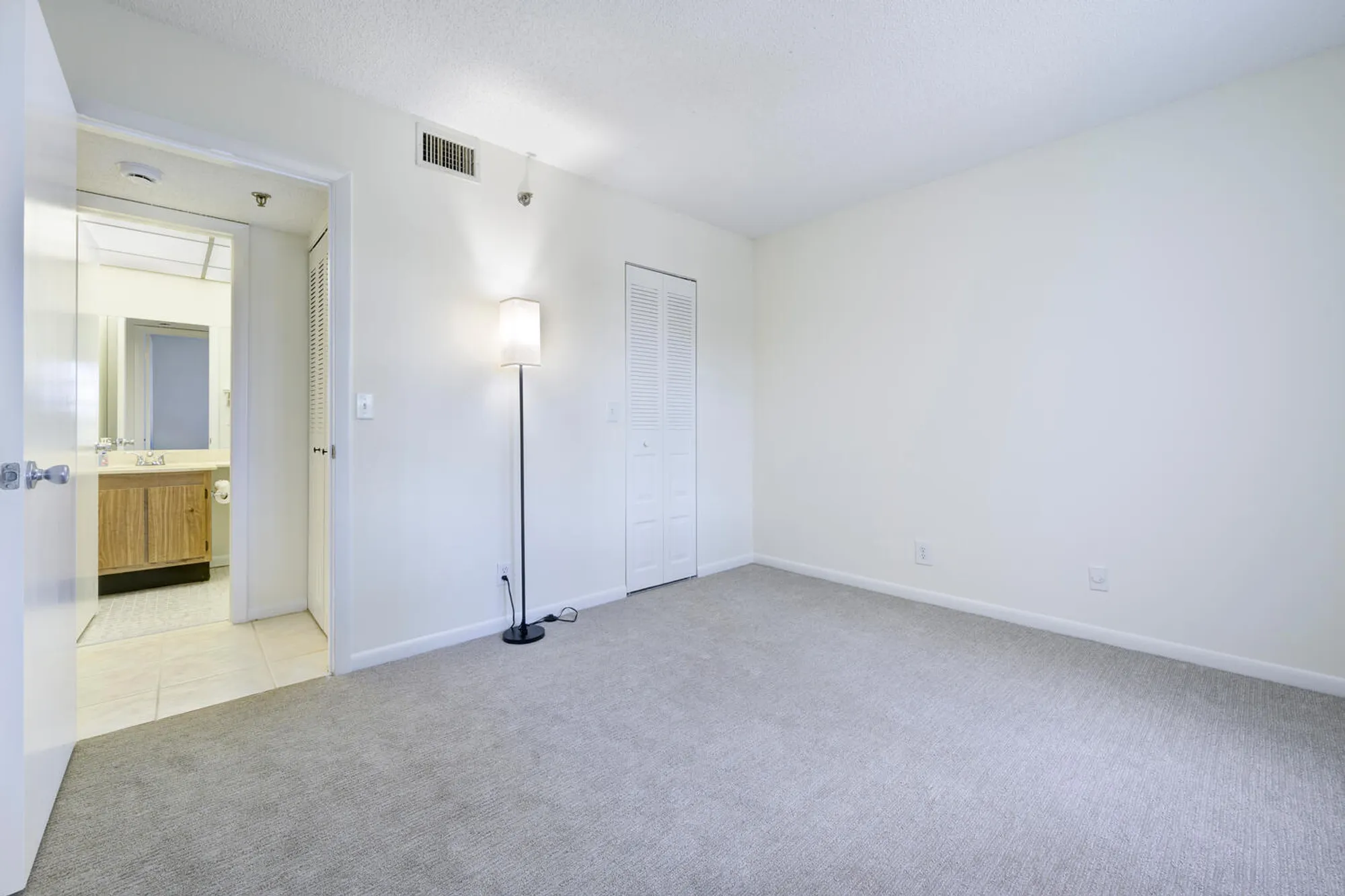 Property Slideshow image 15 of 28 | 4700 lucerne lakes blvd 308, Lake Worth, FL, 33467