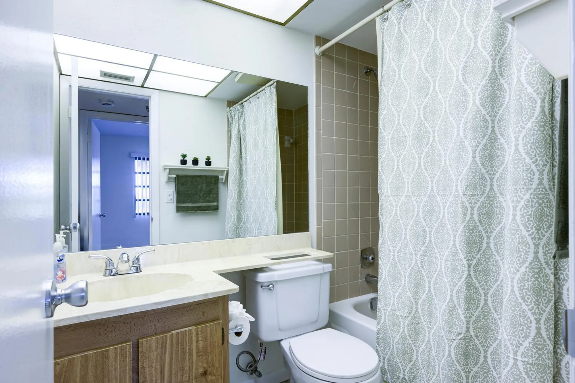 Property Slideshow image 13 of 28 | 4700 lucerne lakes blvd 308, Lake Worth, FL, 33467