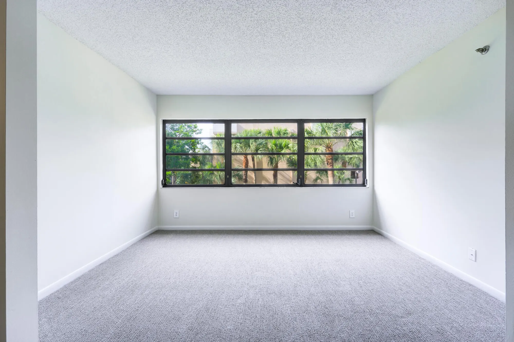 Property Slideshow image 10 of 28 | 4700 lucerne lakes blvd 308, Lake Worth, FL, 33467