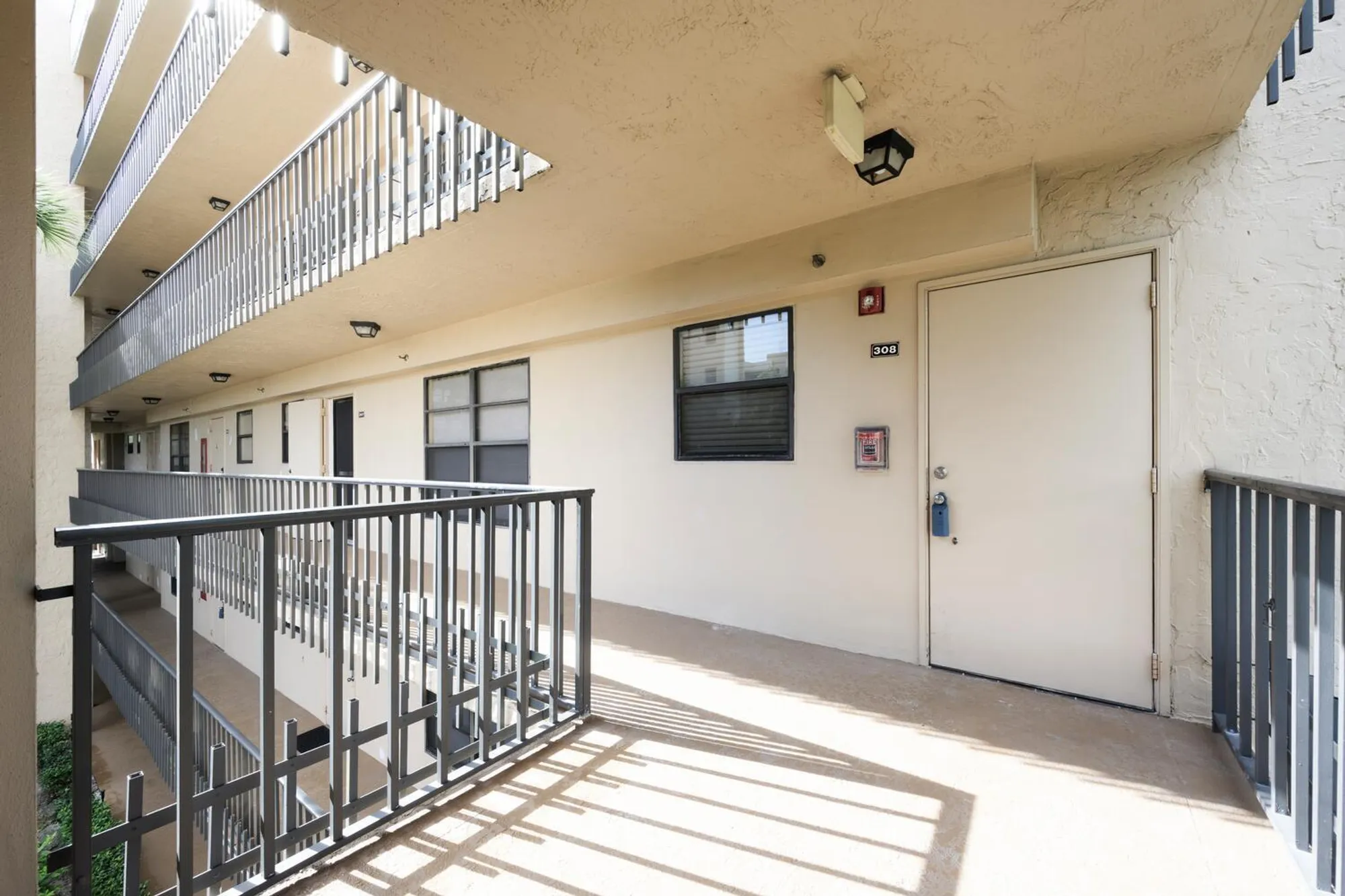 Property Slideshow image 4 of 28 | 4700 lucerne lakes blvd 308, Lake Worth, FL, 33467