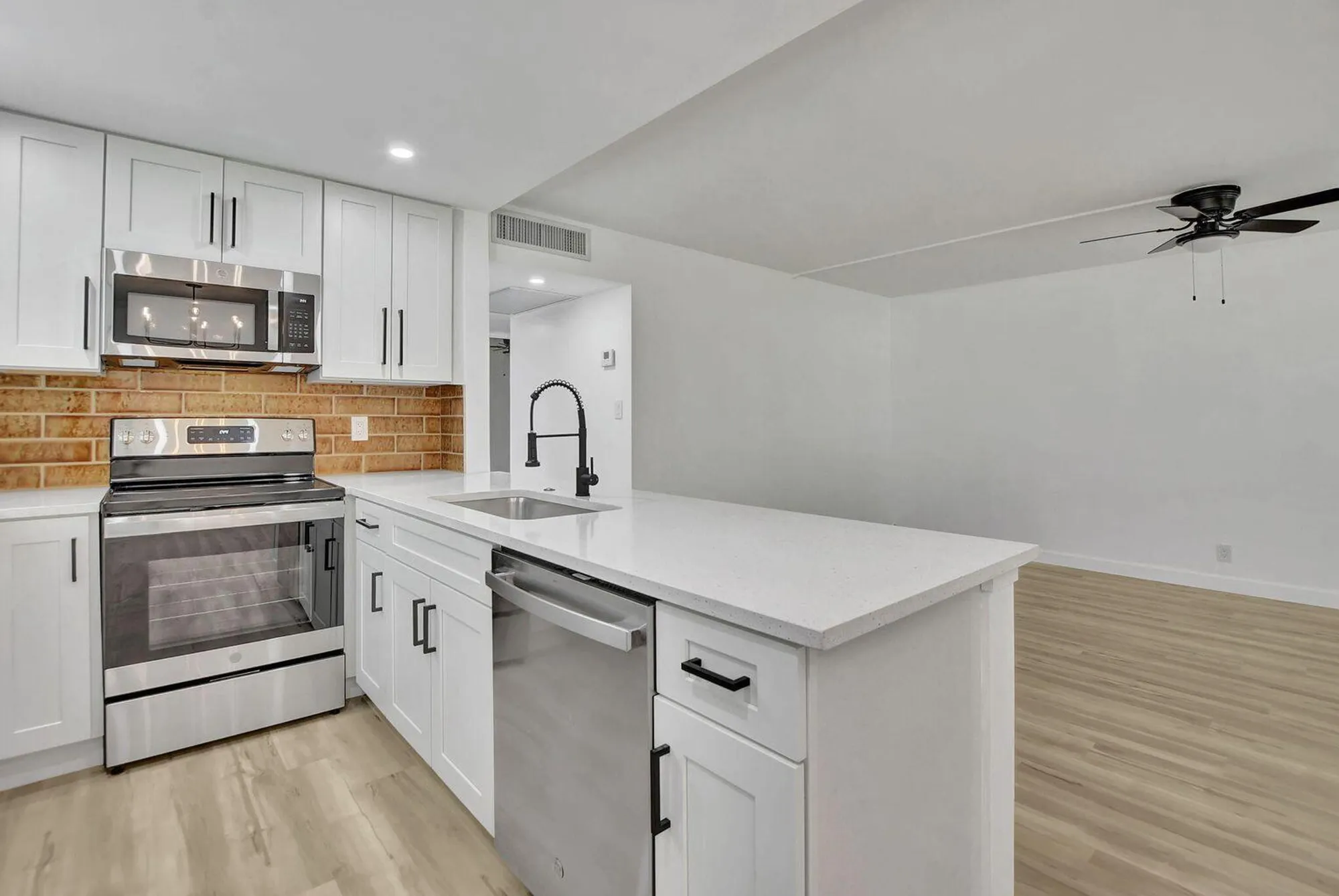 Property Slideshow image 12 of 24 | 216 flanders e unit e, Delray Beach, FL, 33484