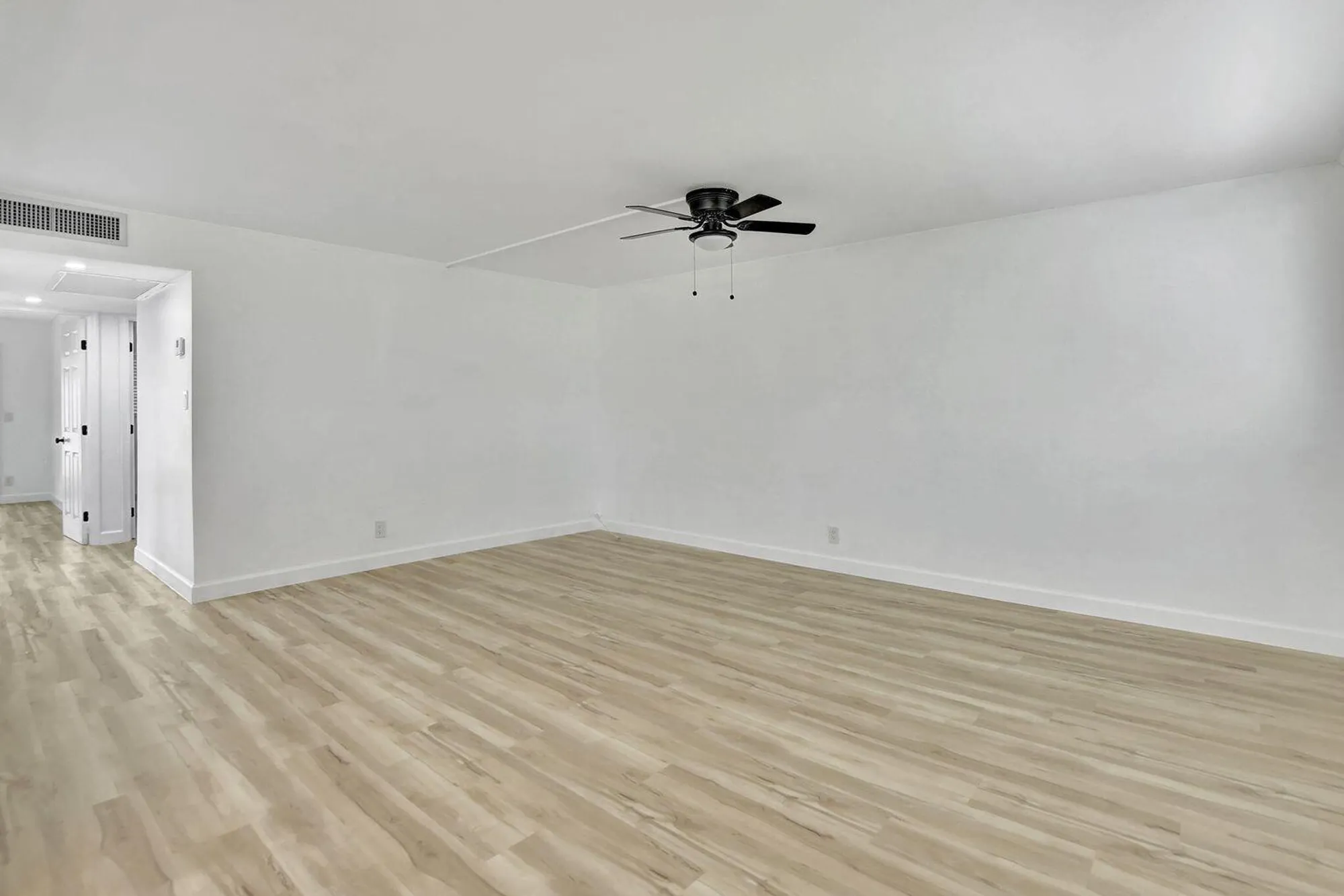 Property Slideshow image 5 of 24 | 216 flanders e unit e, Delray Beach, FL, 33484