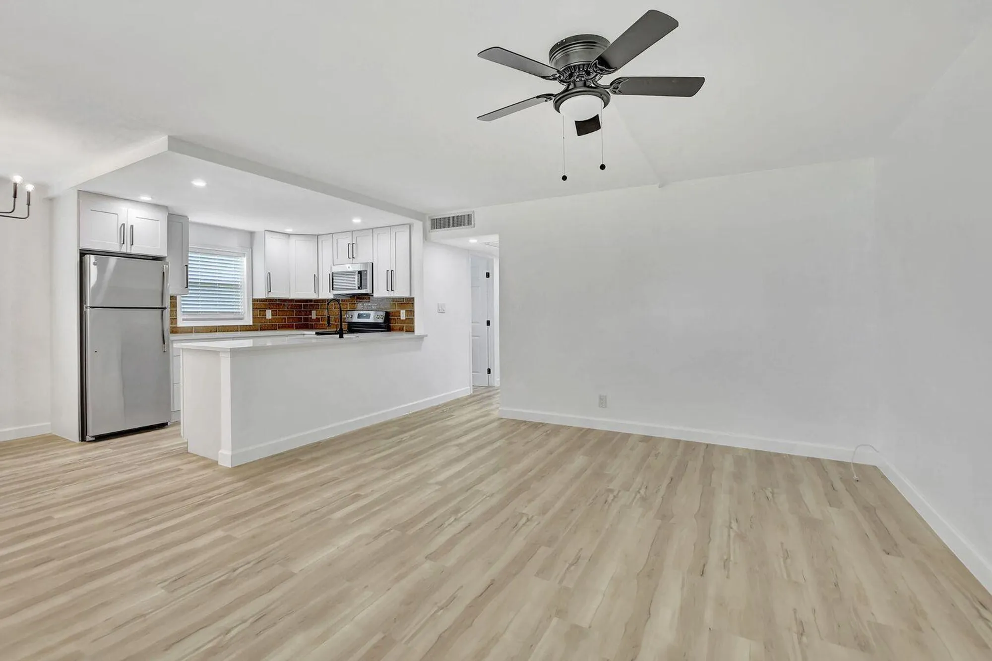 Property Slideshow image 6 of 24 | 216 flanders e unit e, Delray Beach, FL, 33484