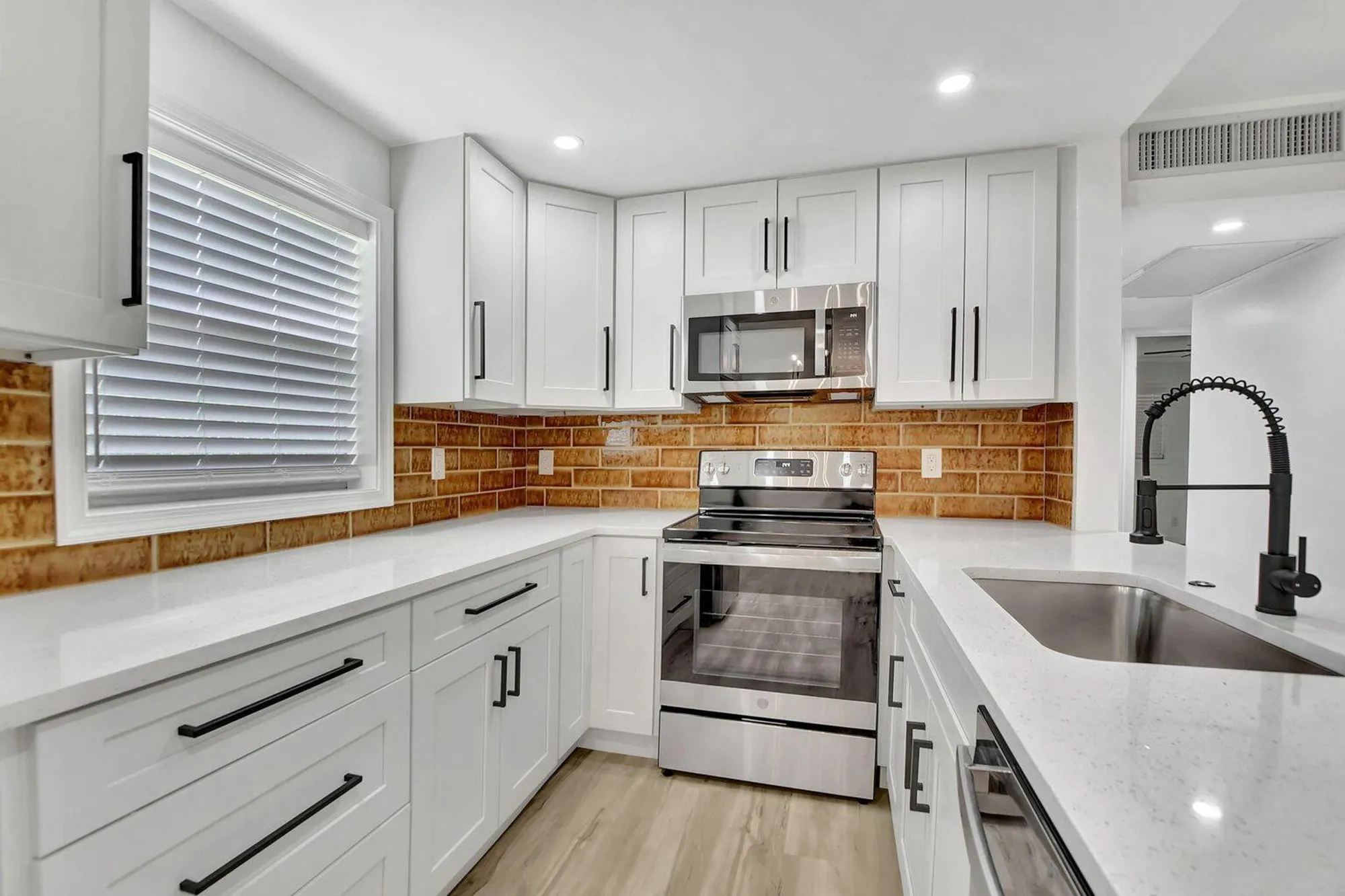 Property Slideshow image 1 of 24 | 216 flanders e unit e, Delray Beach, FL, 33484
