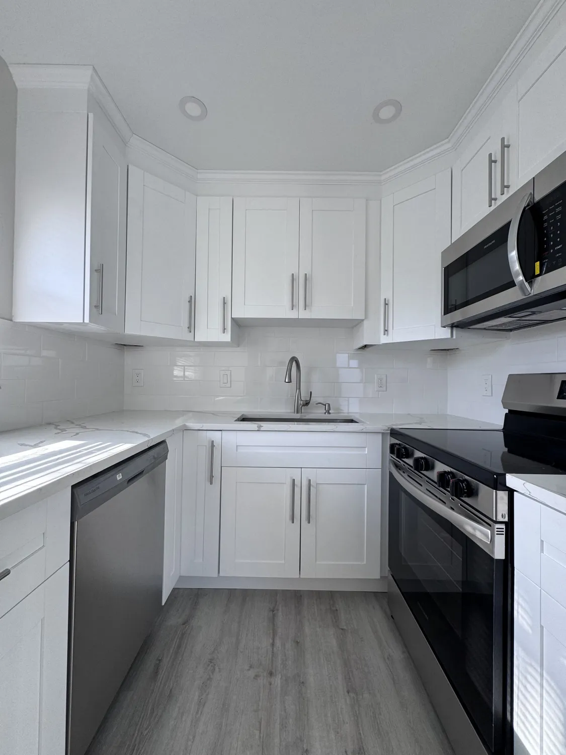 Property Slideshow image 7 of 18 | 284 flanders f, Delray Beach, FL, 33484