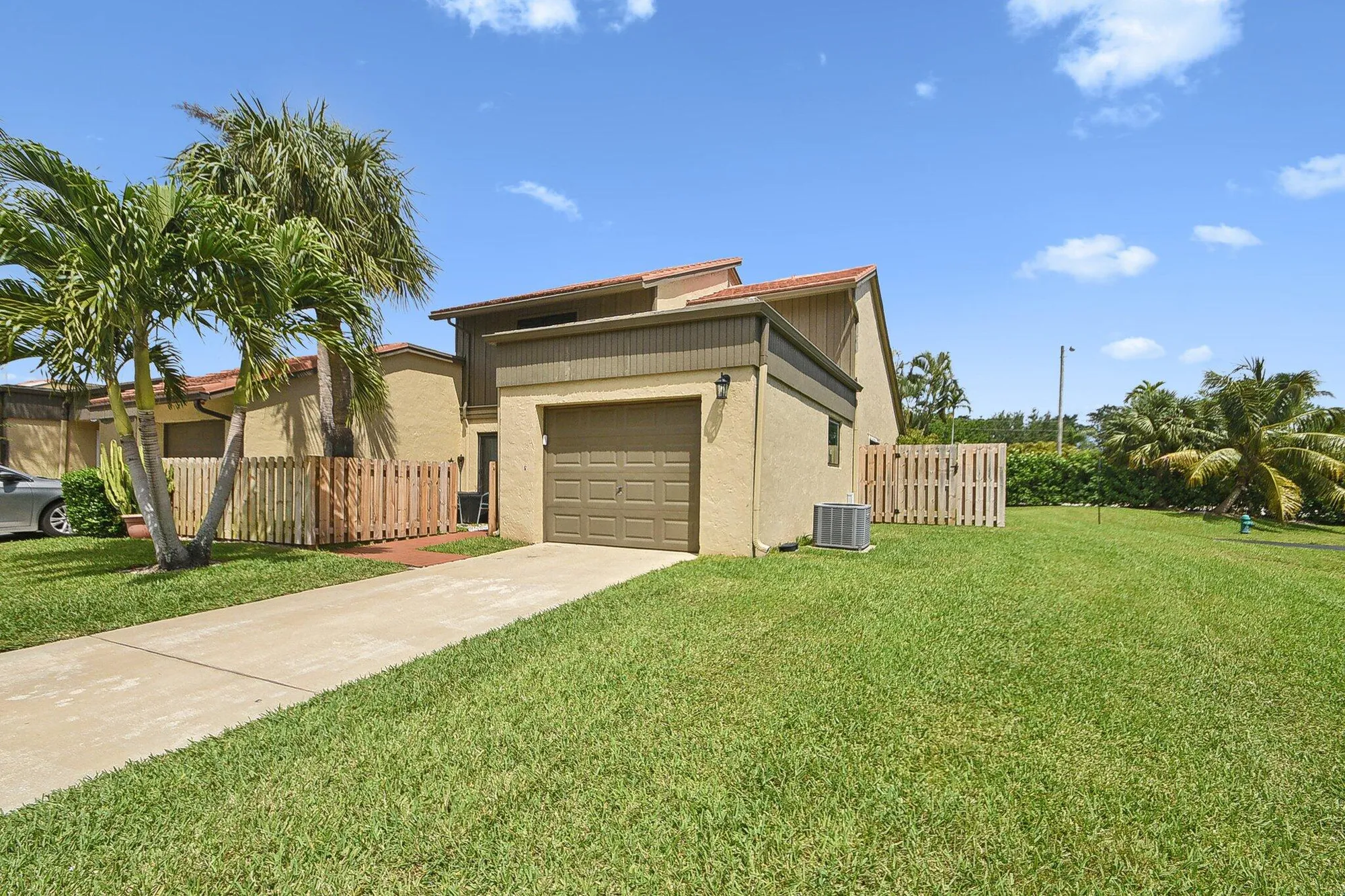 Property Slideshow image 37 of 59 | 11063 oakdale rd, Boynton Beach, FL, 33437