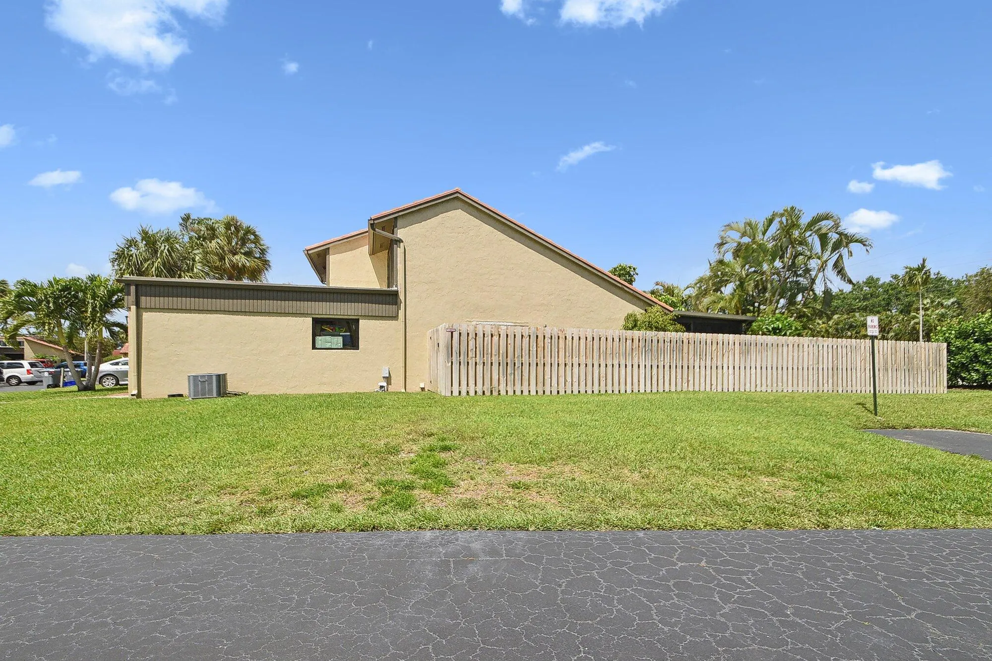 Property Slideshow image 38 of 59 | 11063 oakdale rd, Boynton Beach, FL, 33437