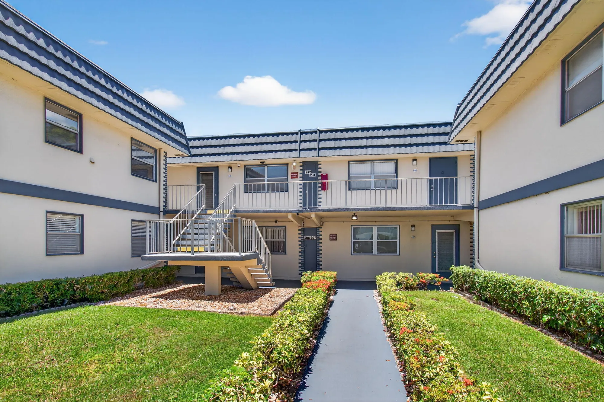 Property Slideshow image 2 of 36 | 228 brittany e unit e, Delray Beach, FL, 33446