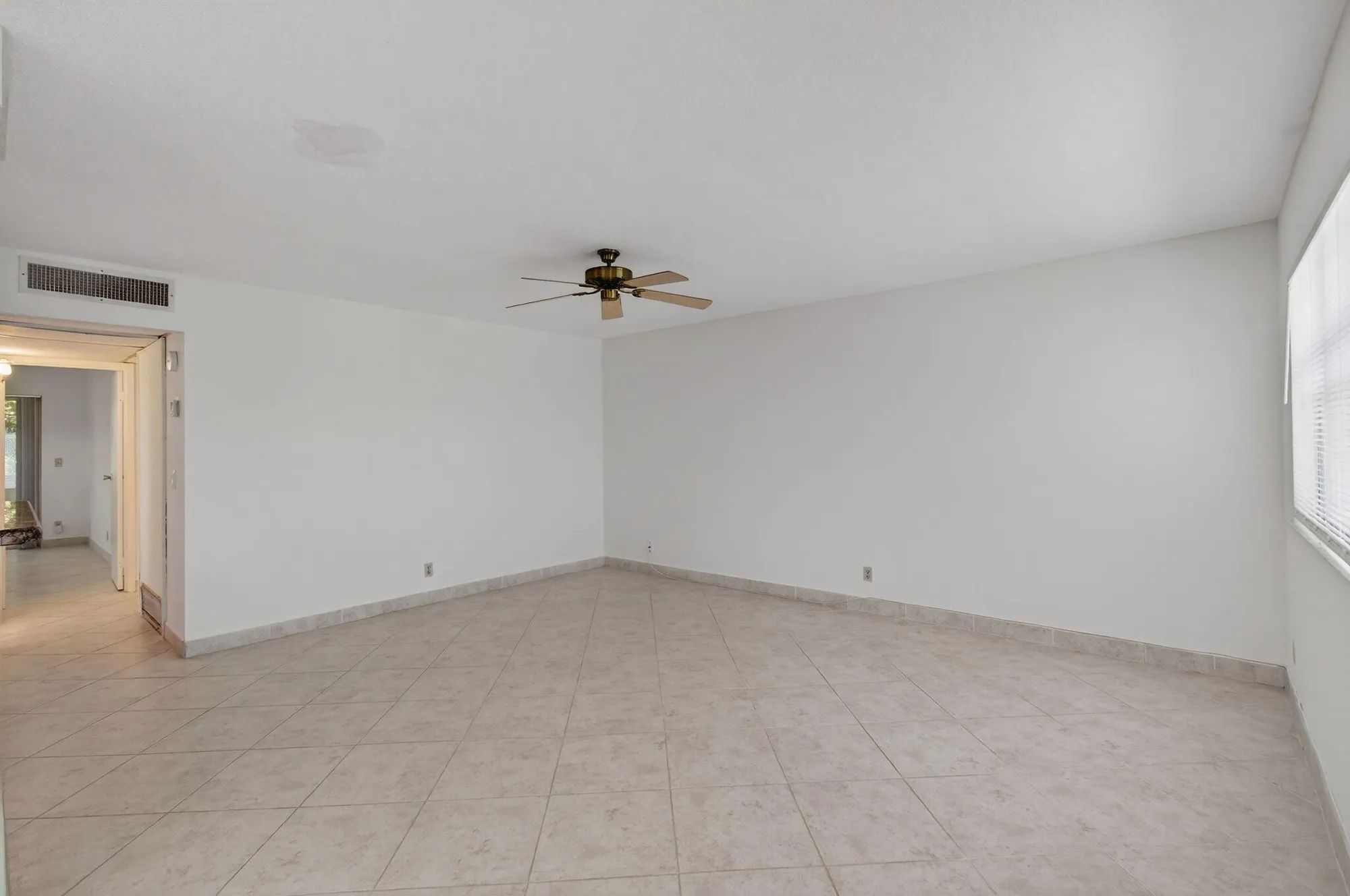 Property Slideshow image 3 of 36 | 228 brittany e unit e, Delray Beach, FL, 33446