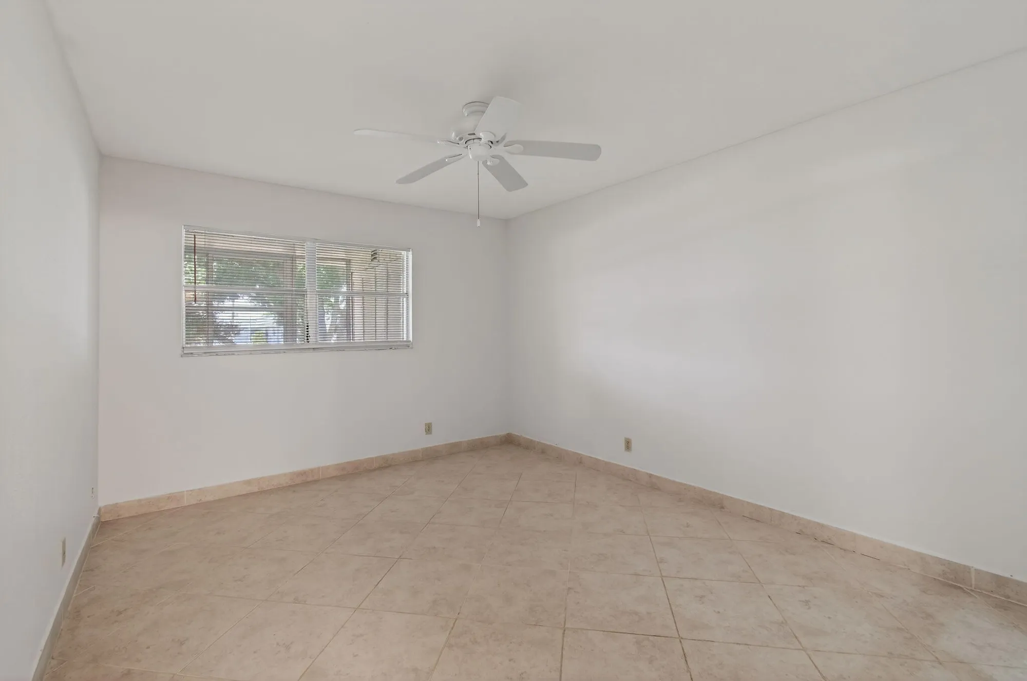Property Slideshow image 11 of 36 | 228 brittany e unit e, Delray Beach, FL, 33446