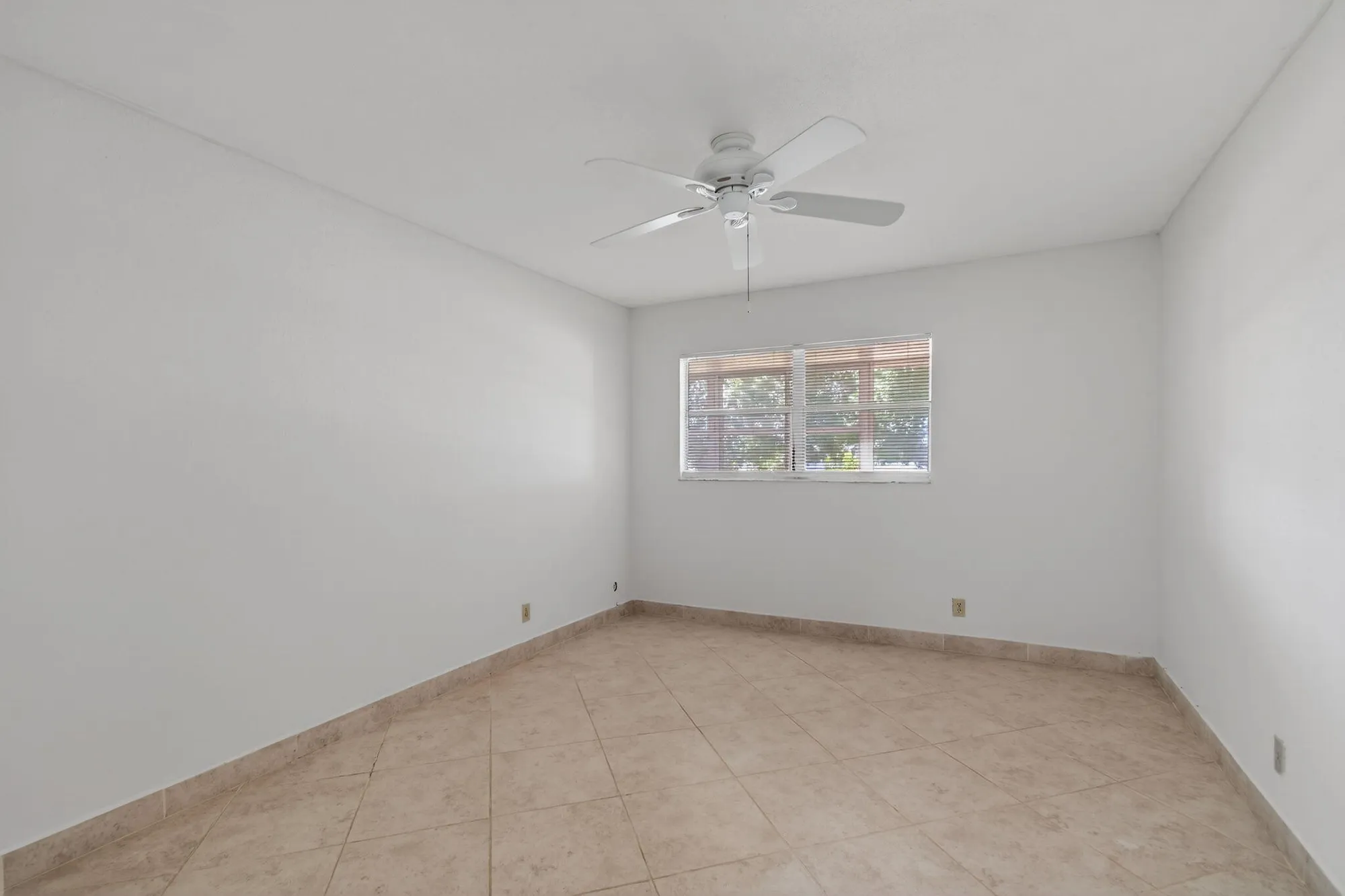 Property Slideshow image 12 of 36 | 228 brittany e unit e, Delray Beach, FL, 33446