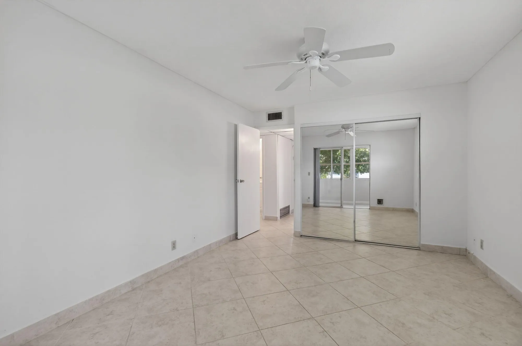 Property Slideshow image 19 of 36 | 228 brittany e unit e, Delray Beach, FL, 33446