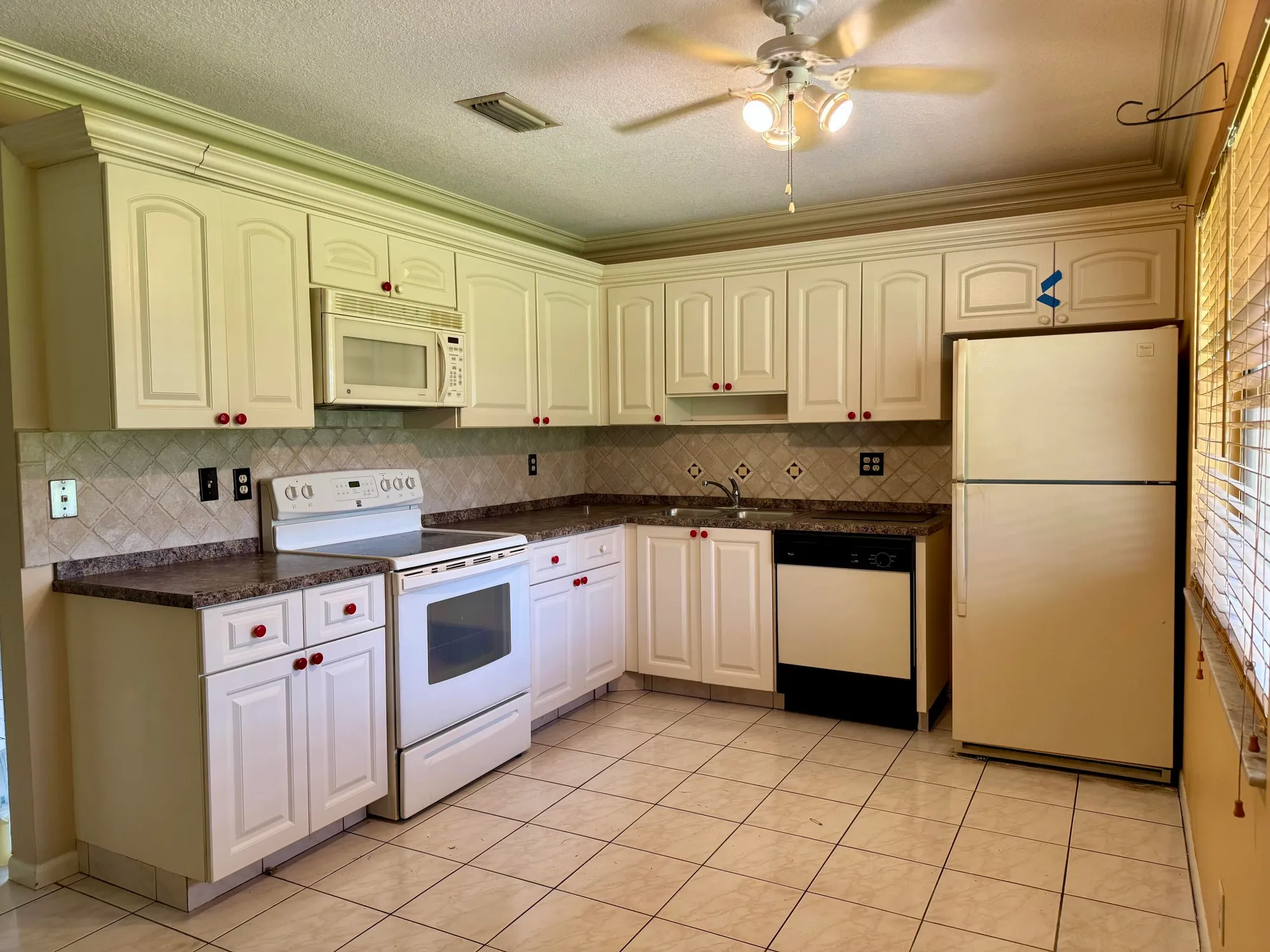 Property Slideshow image 13 of 20 | 1710 palmland dr, Boynton Beach, FL, 33436
