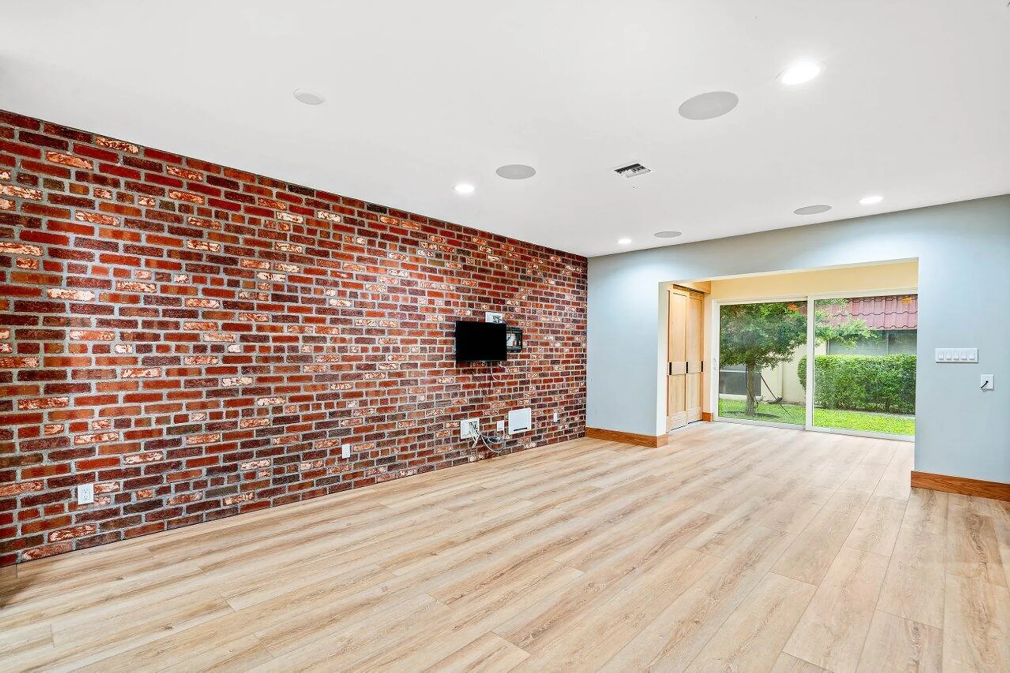 Property Slideshow image 14 of 36 | 289 cape cod cir, Lake Worth, FL, 33467