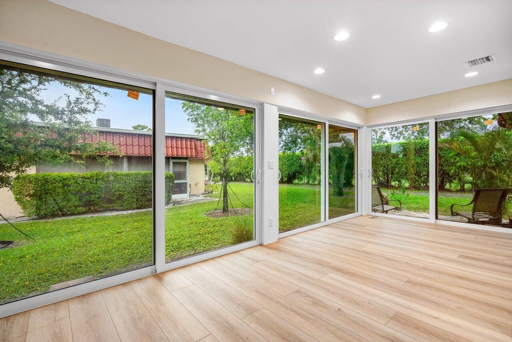 Property Slideshow image 23 of 36 | 289 cape cod cir, Lake Worth, FL, 33467