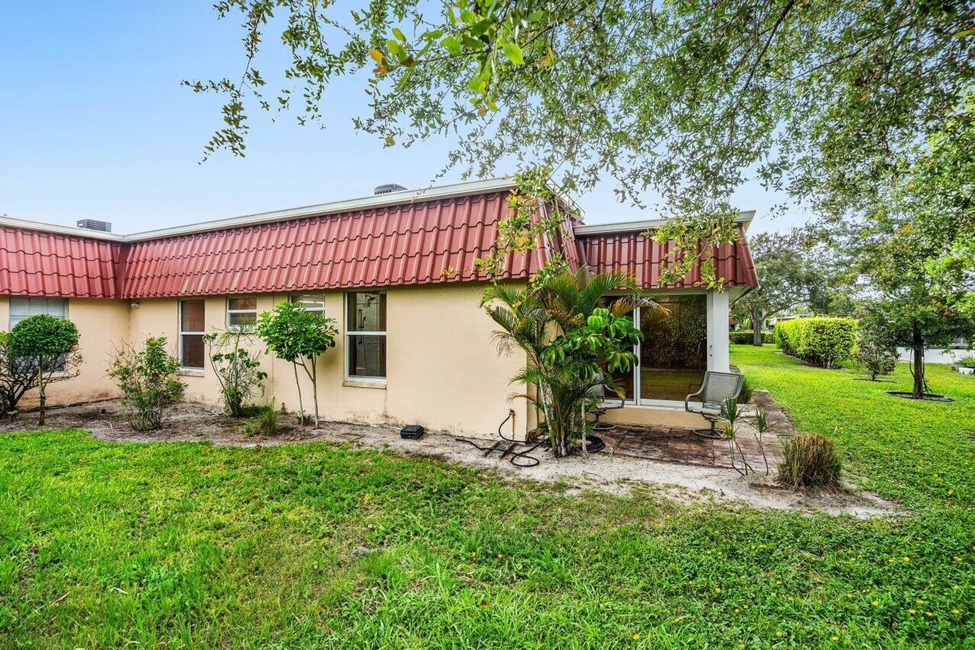 Property Slideshow image 4 of 36 | 289 cape cod cir, Lake Worth, FL, 33467