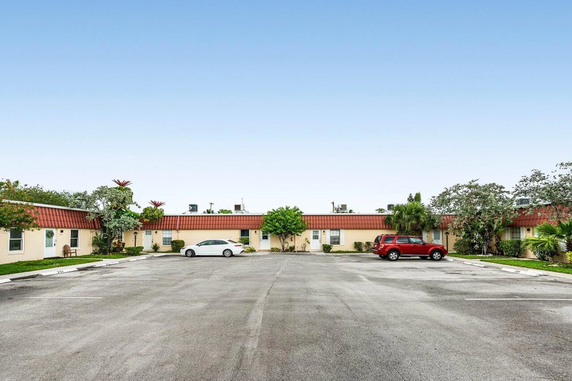 Property Slideshow image 2 of 36 | 289 cape cod cir, Lake Worth, FL, 33467