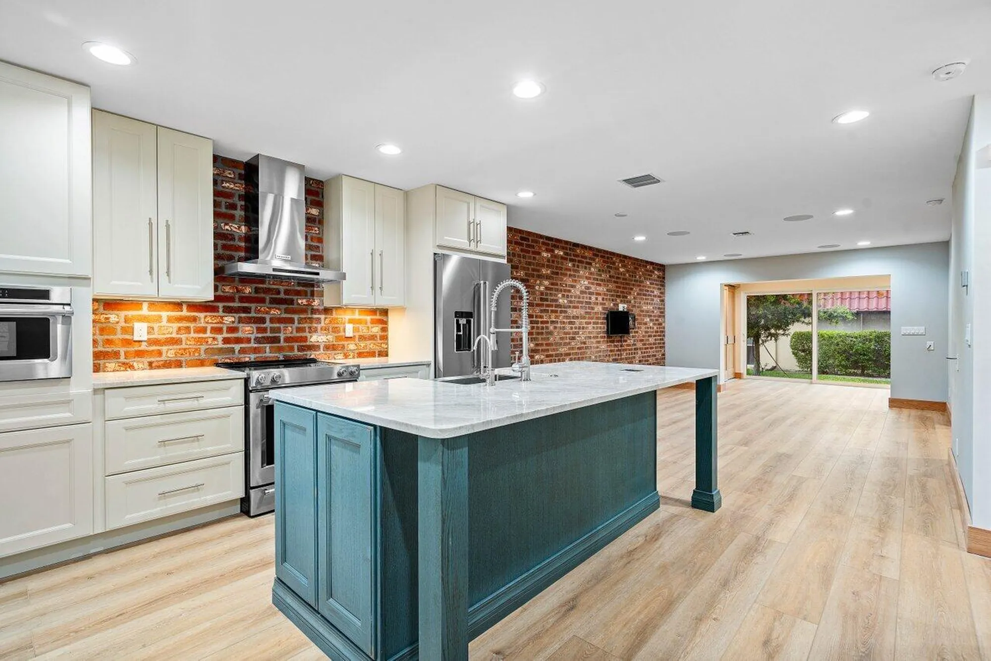 Property Slideshow image 7 of 36 | 289 cape cod cir, Lake Worth, FL, 33467