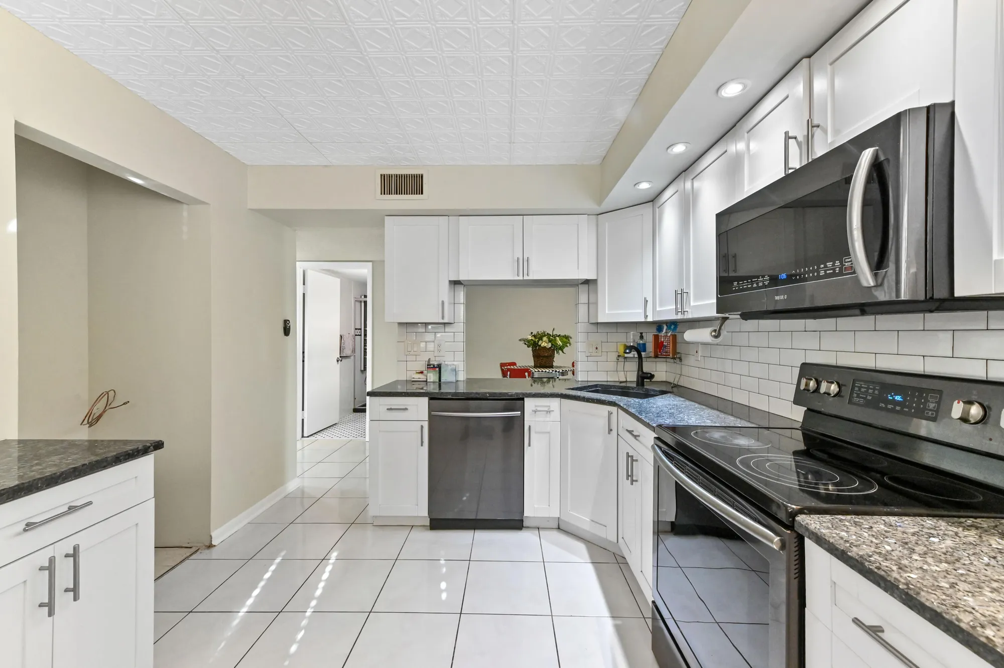 Property Slideshow image 8 of 60 | 15451 pembridge dr 207, Delray Beach, FL, 33484