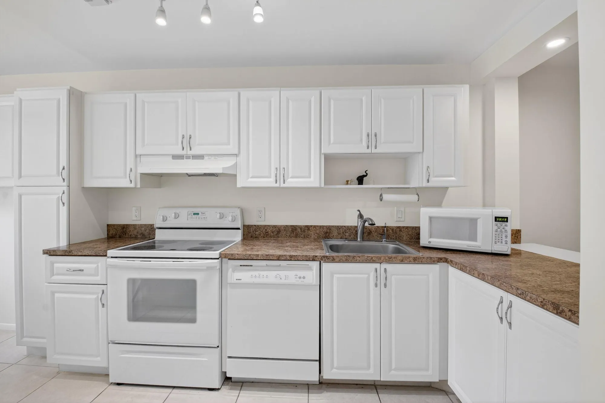 Property Slideshow image 12 of 47 | 10 southport ln e, Boynton Beach, FL, 33436